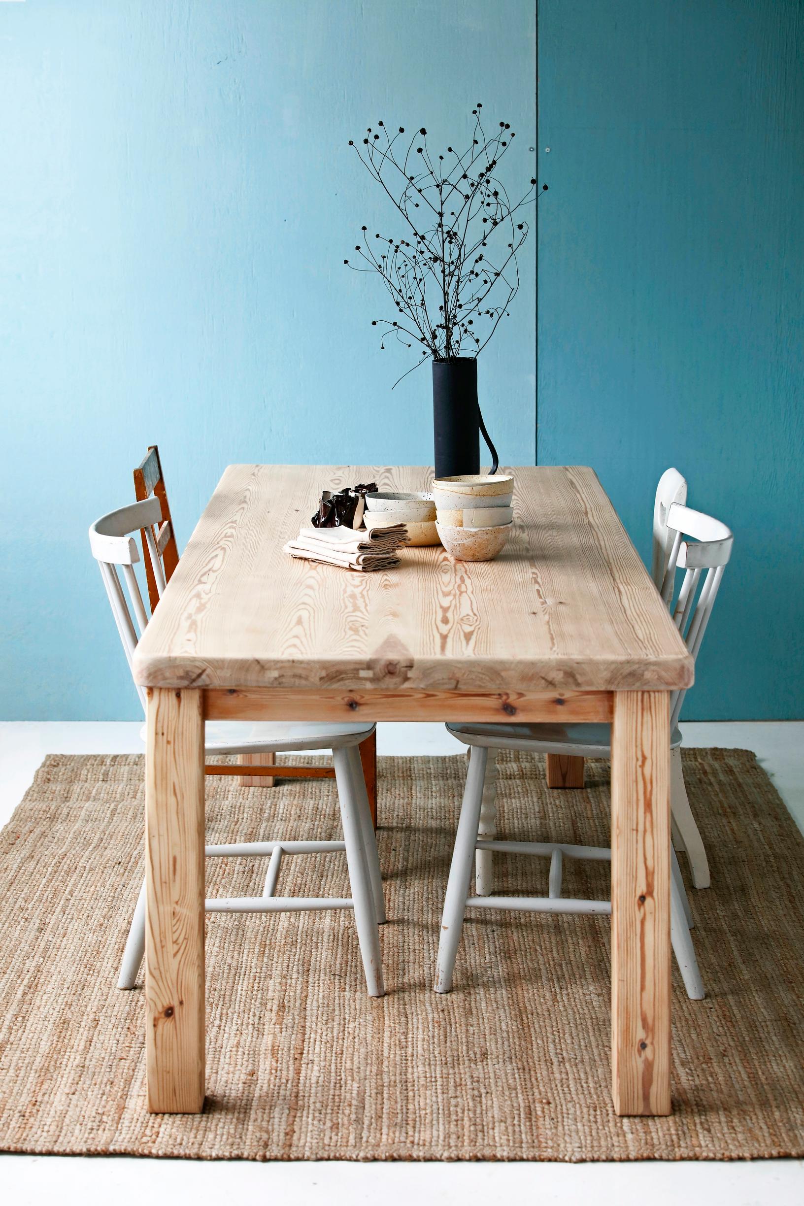 Restoring a pine Artek table
