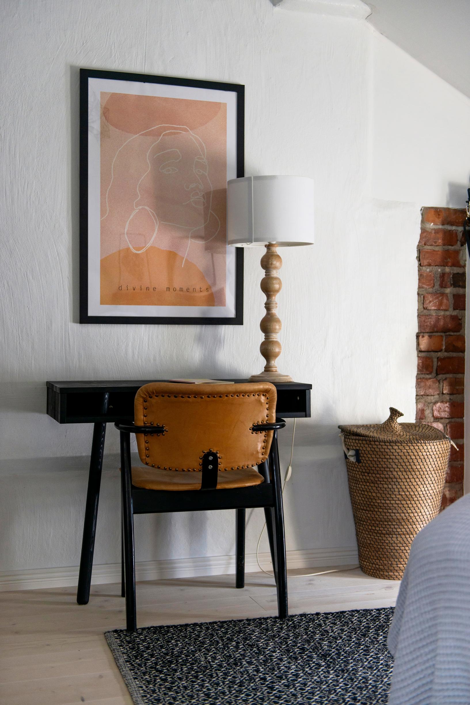 Photo of a workspace with vintage furniture.