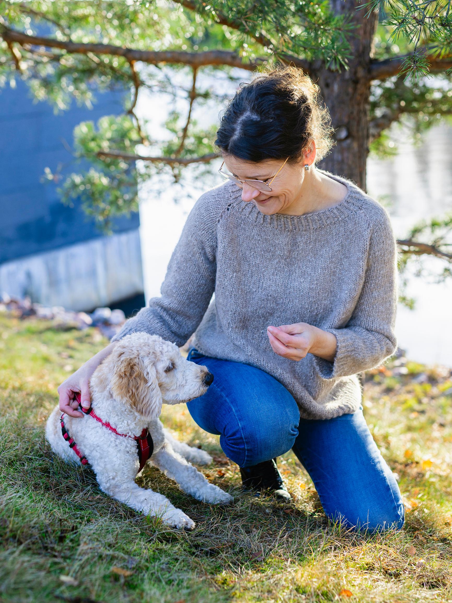 Raglan wool sweater: here’s our easy pattern for your new favorite timeless classic