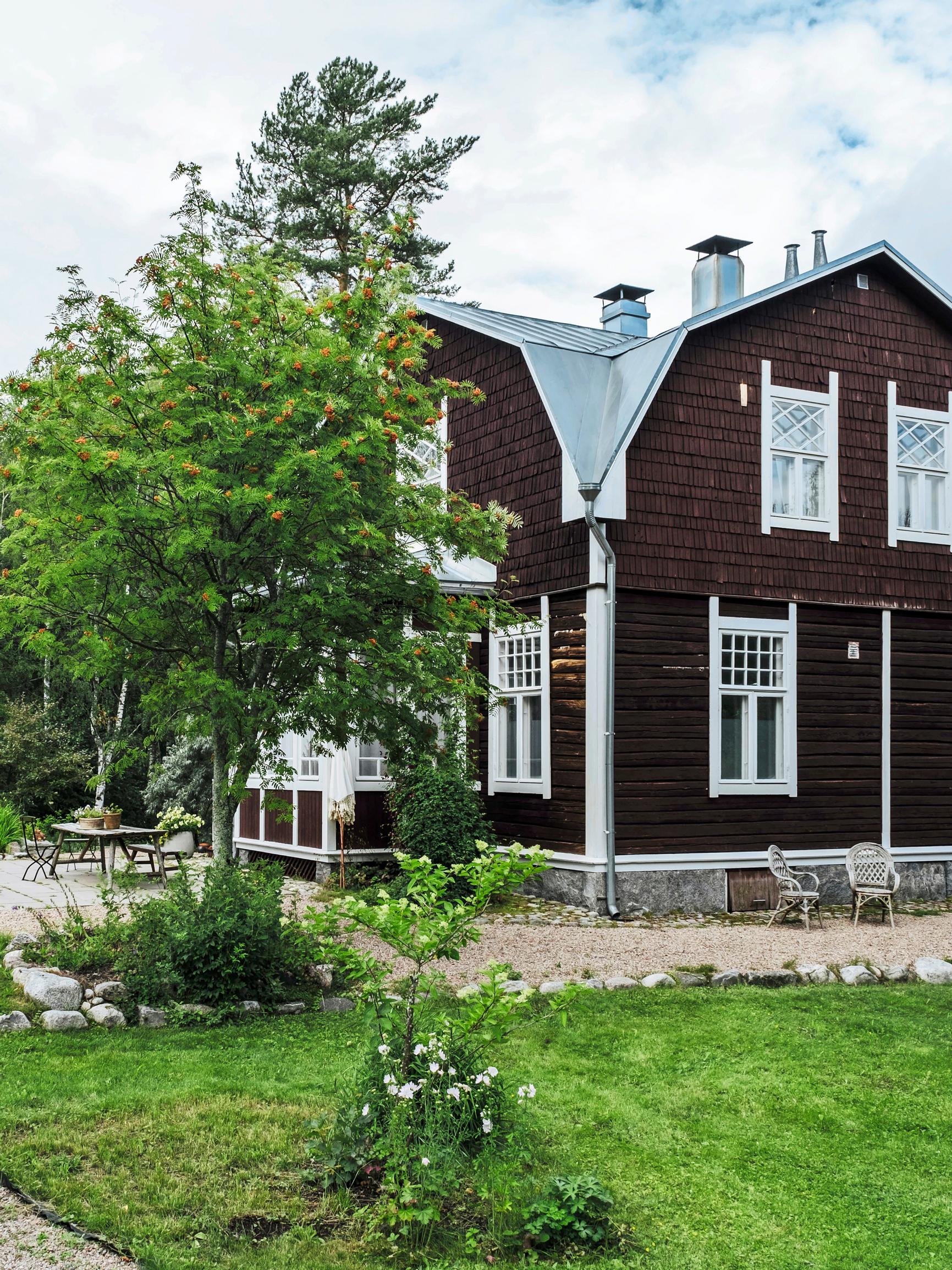Teardown house, tight budget, and toddlers—Sohvi and Teemu’s bold rescue of the forgotten log house