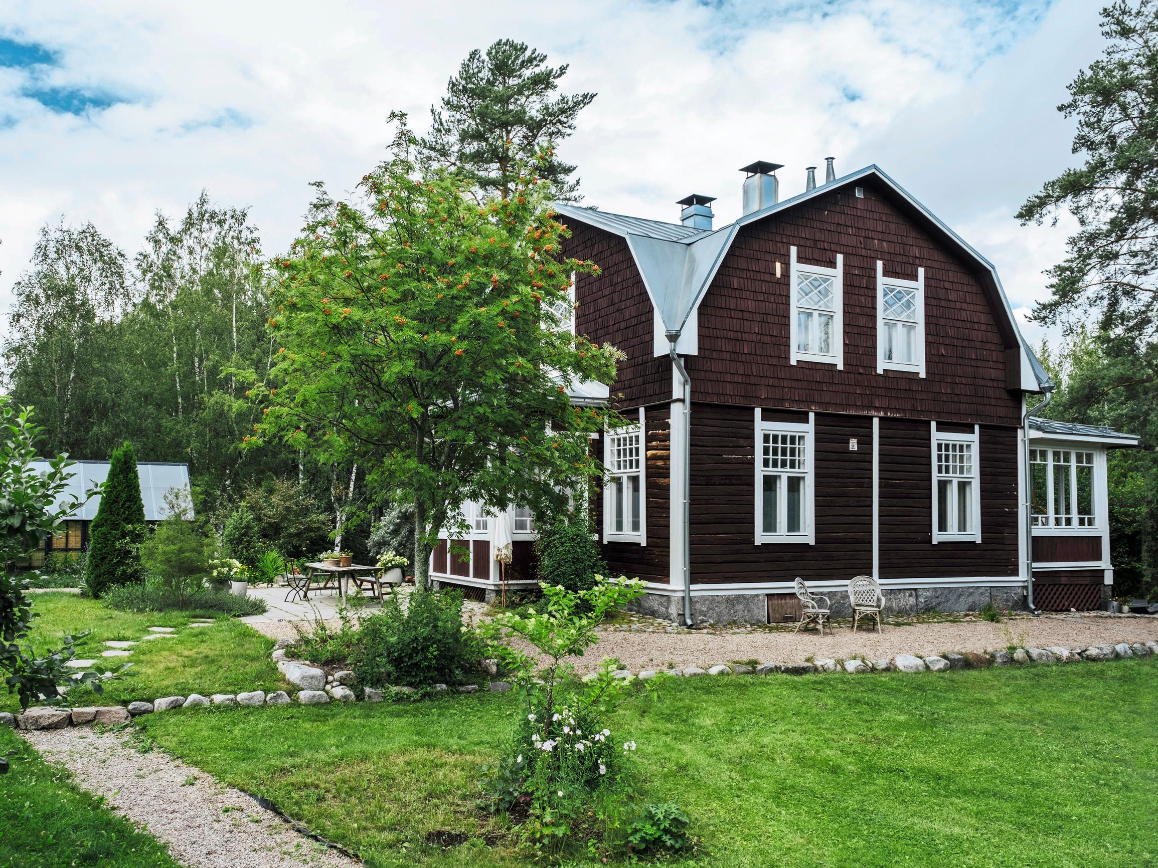 Teardown house, tight budget, and toddlers—Sohvi and Teemu’s bold rescue of the forgotten log house