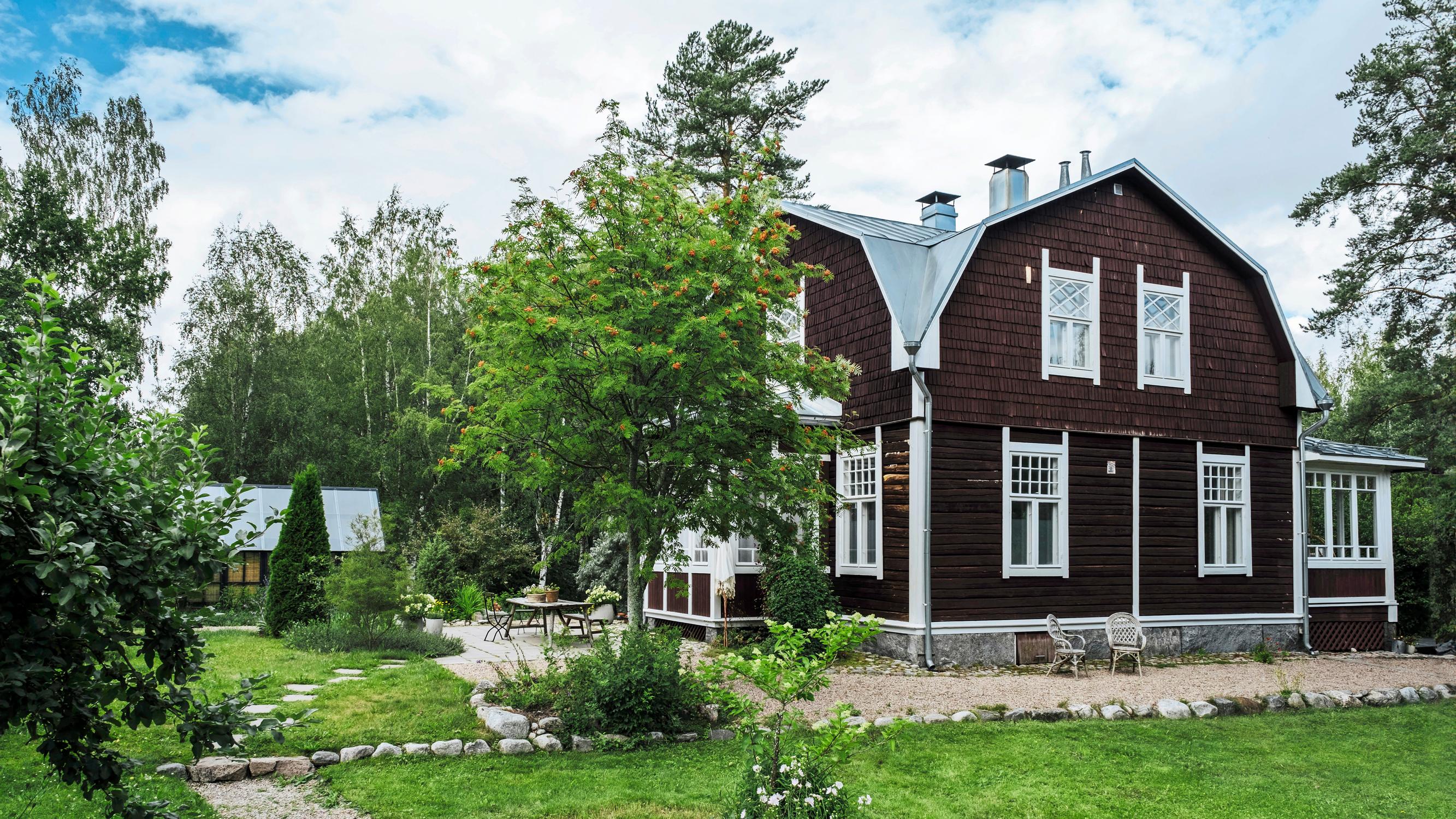 Teardown house, tight budget, and toddlers—Sohvi and Teemu’s bold rescue of the forgotten log house