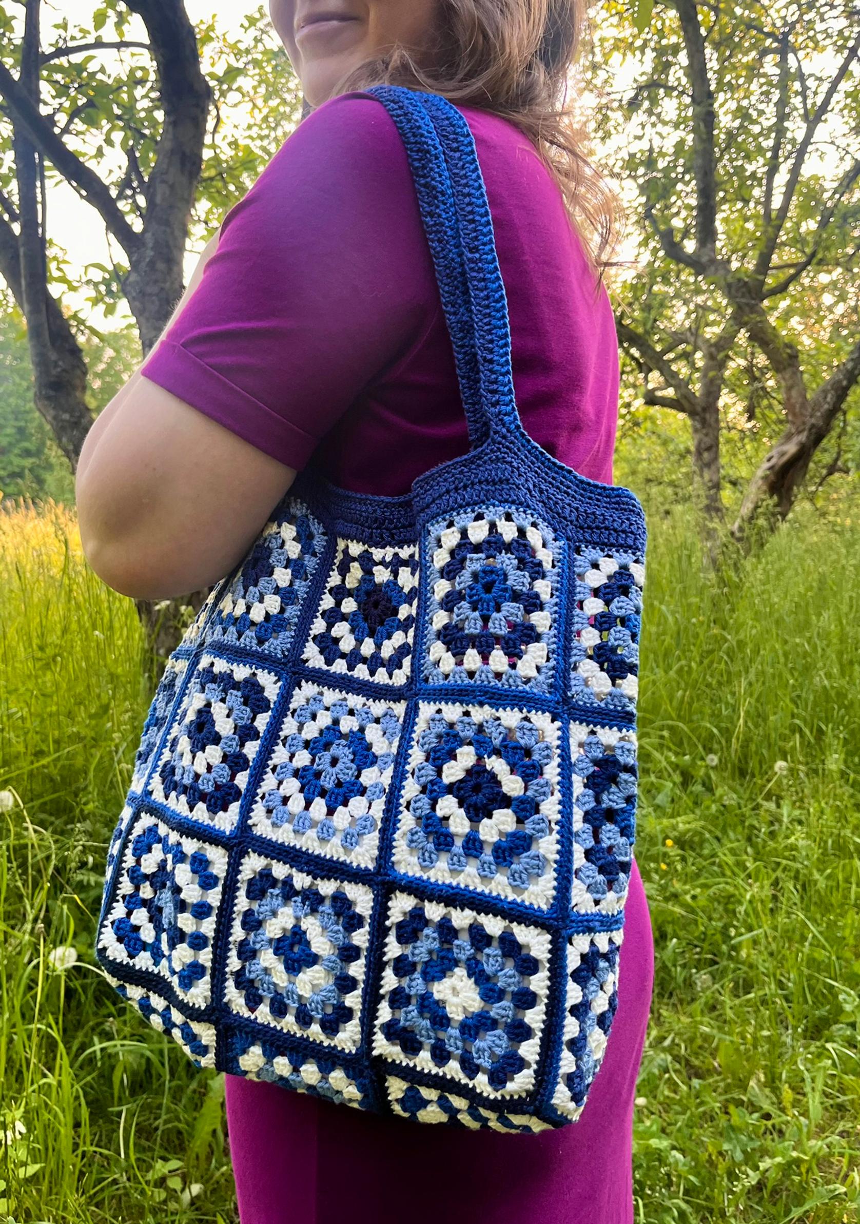A crocheted granny square bag on the model’s shoulder