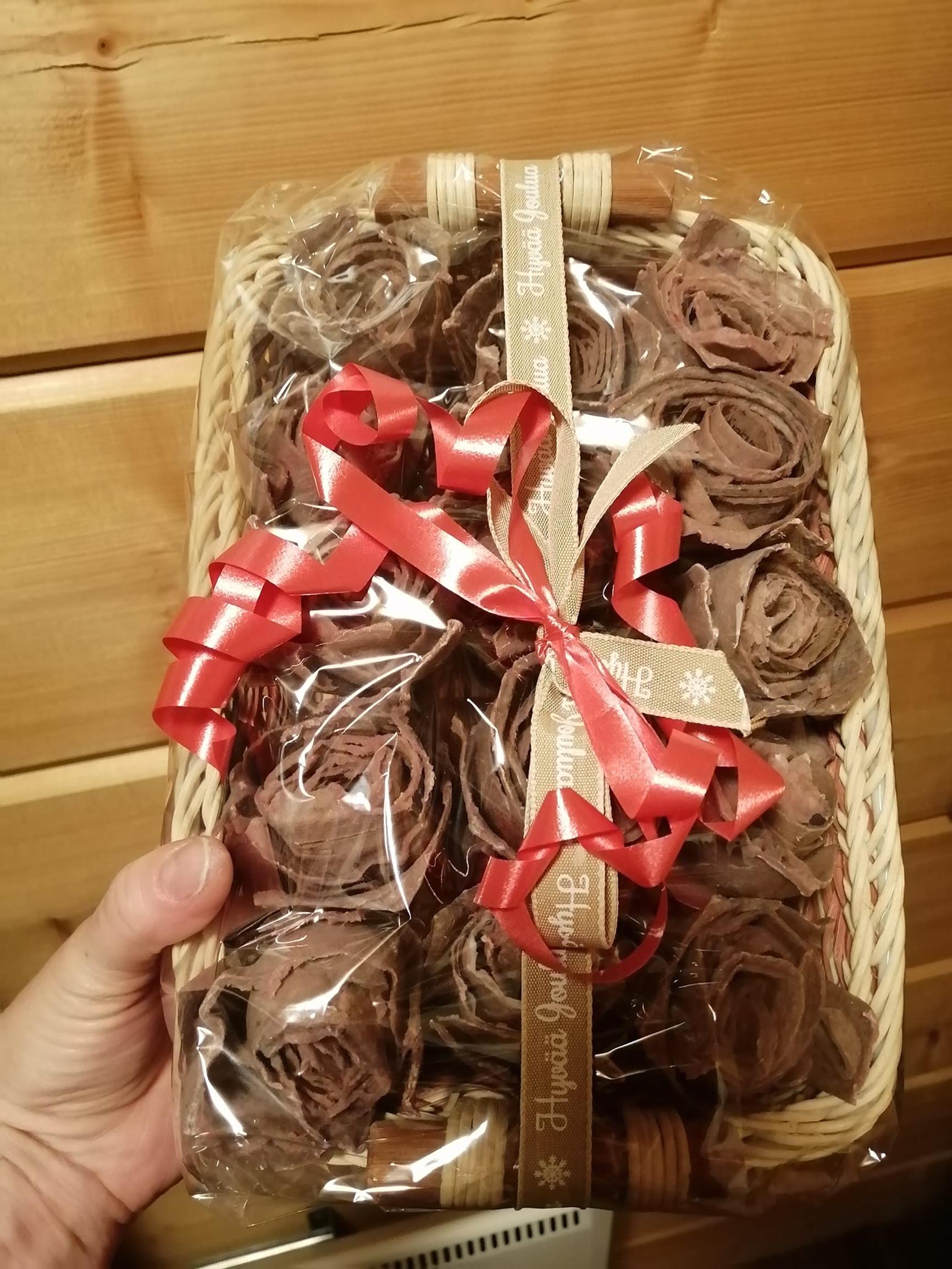 A gift box of rose-shaped fire starters made by Gabi Brek-Laitinen