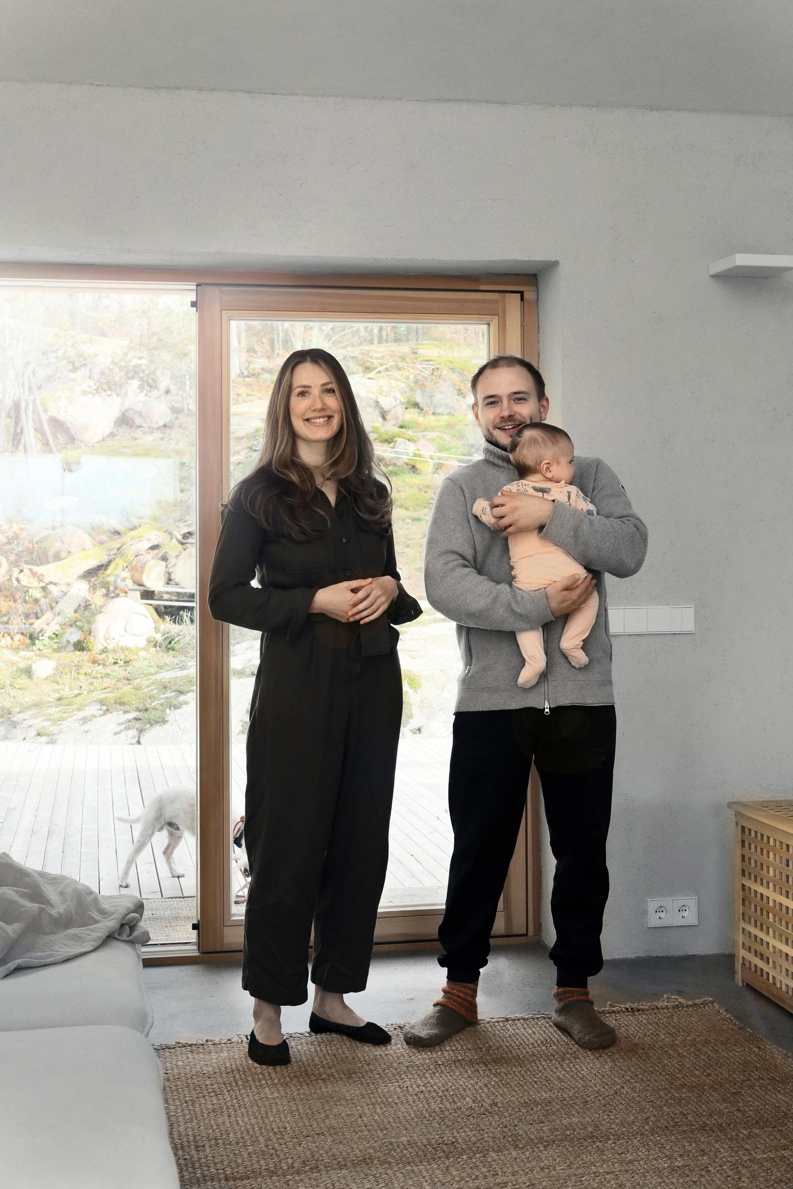 Laura Sundström and Mika Ilvonen with baby Edith