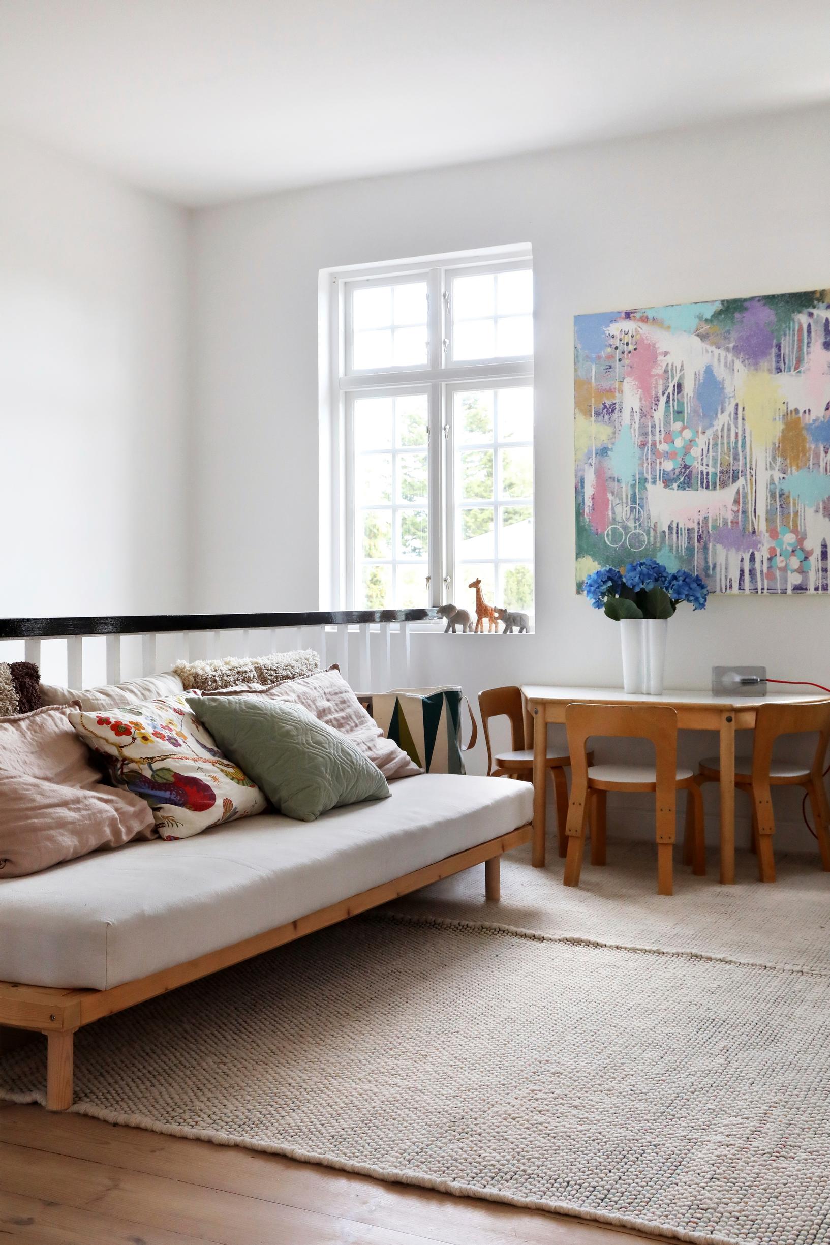 In the children’s room, a daybed and a half-round kids’ table with chairs