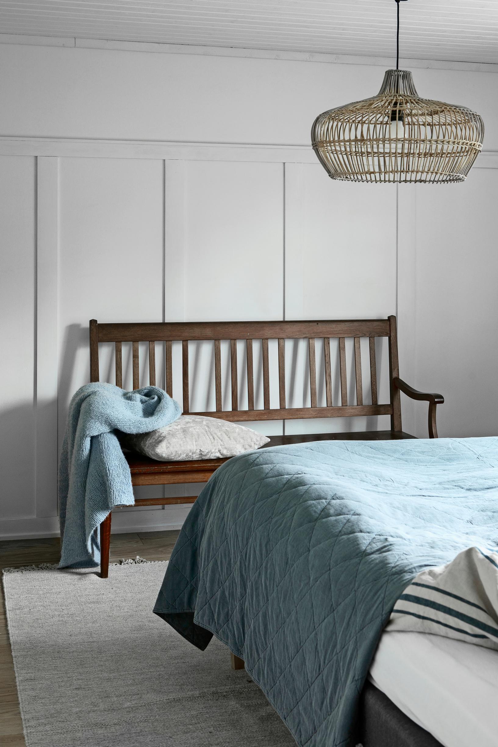 bench in the bedroom
