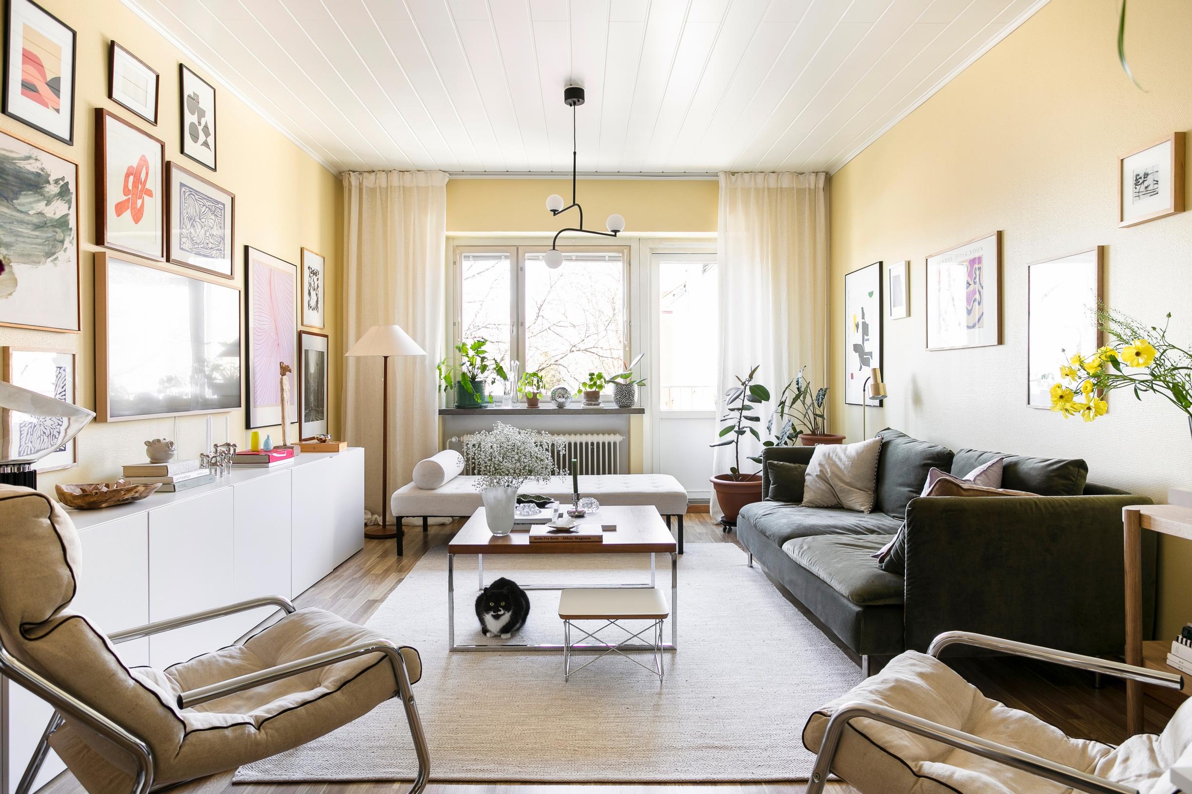 Living room of the rental one-bedroom