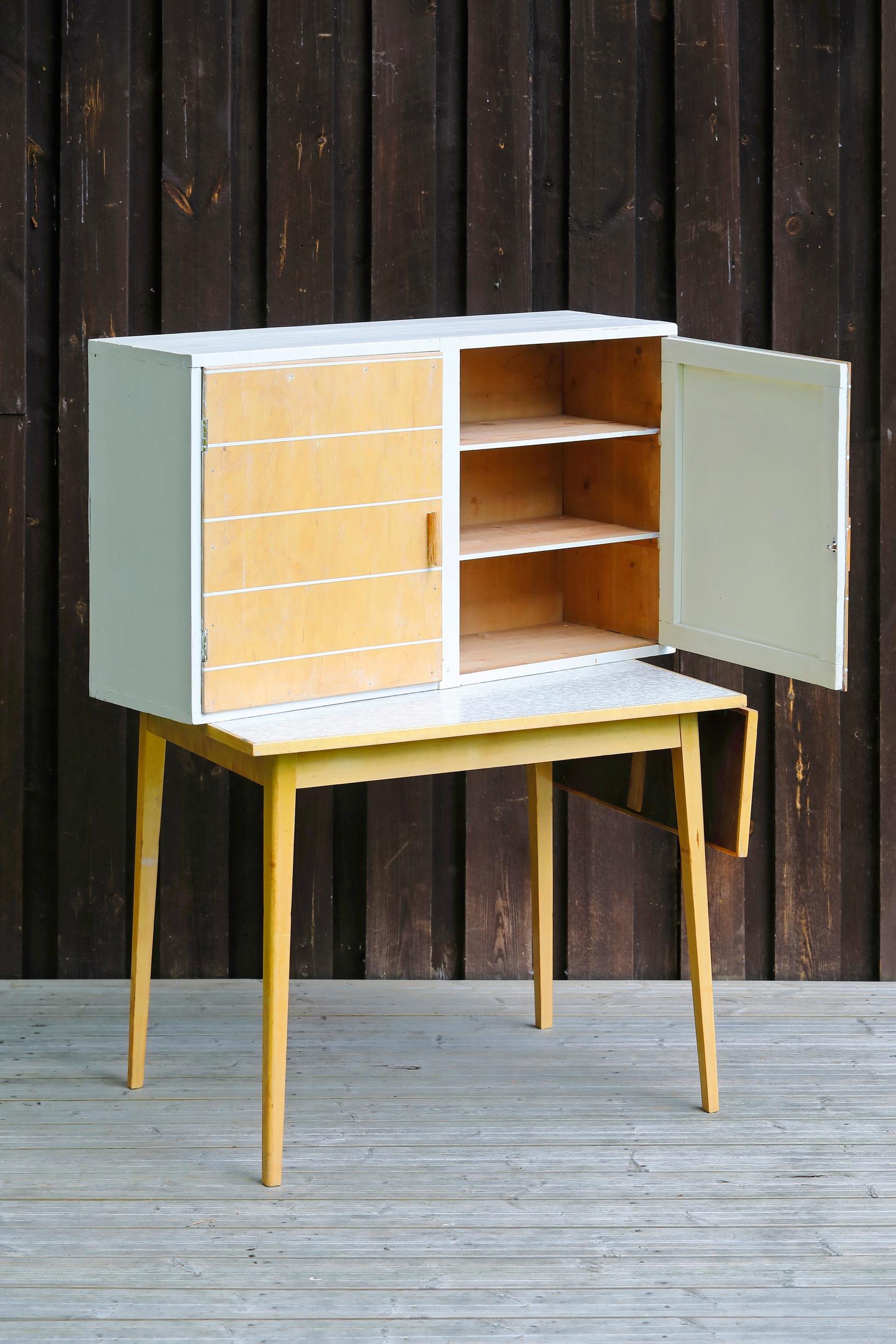 Converting a wooden cabinet into a dish-drying cabinet