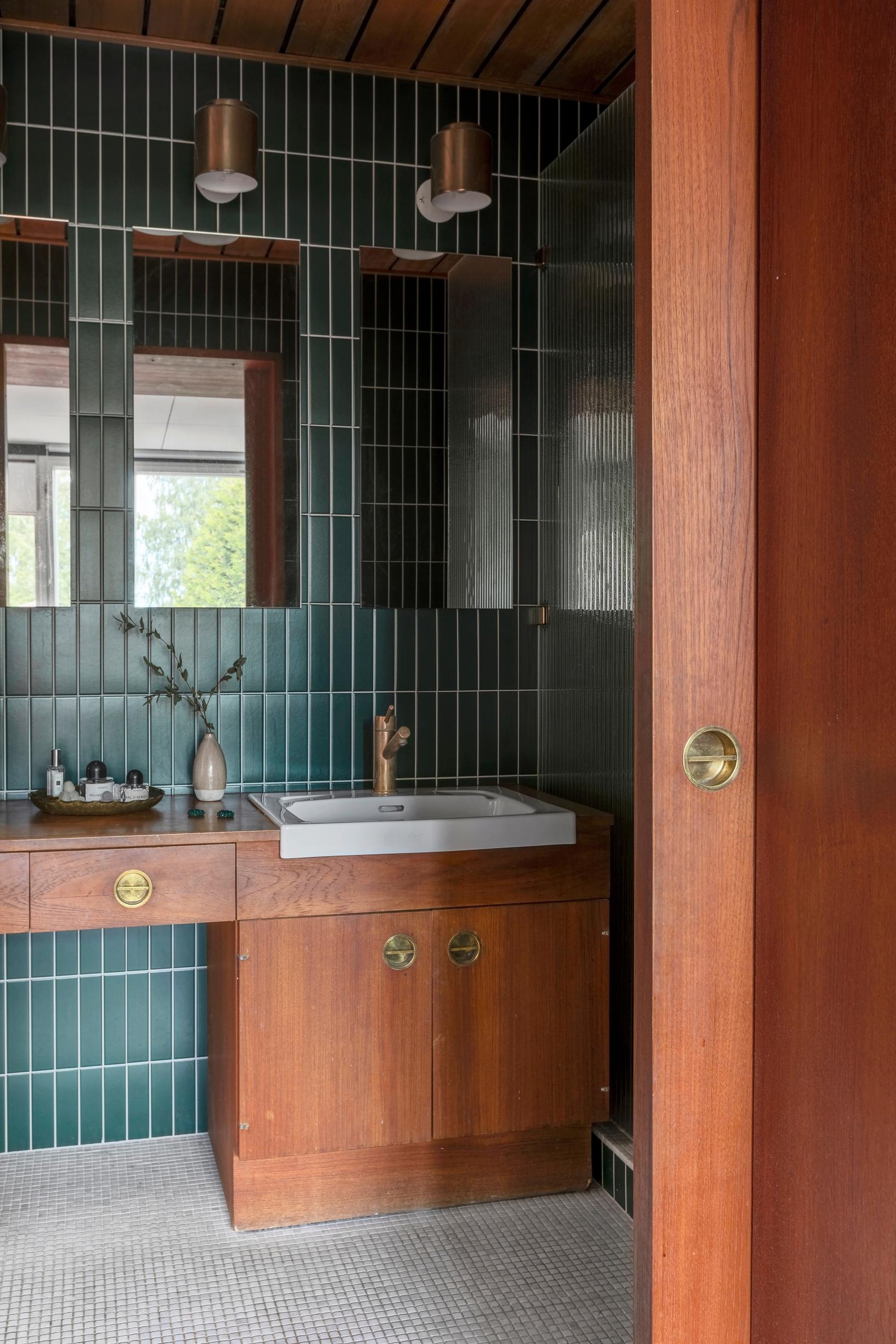 Original teak built-in furniture and turquoise tiles in the bathroom