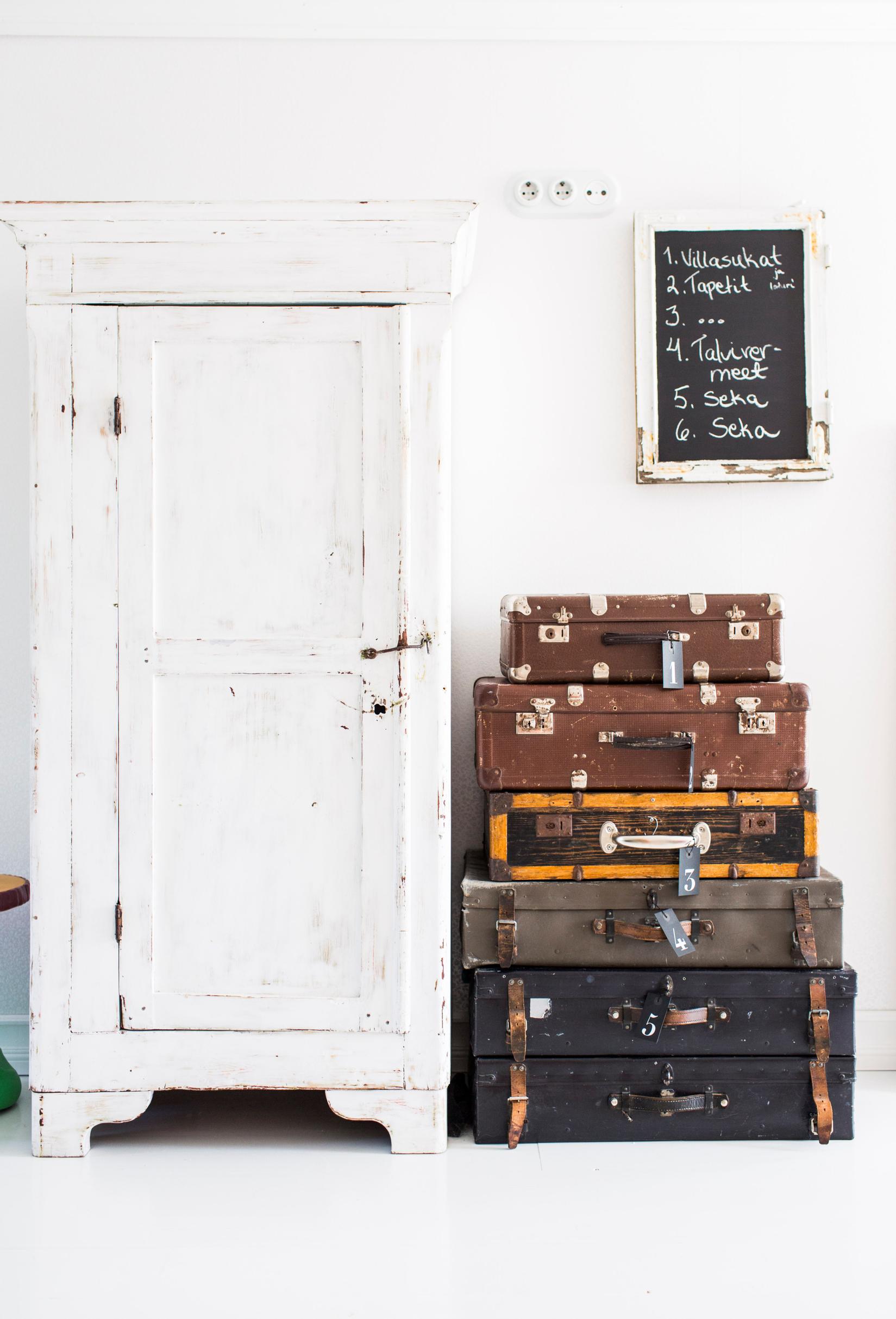 10 creative ways to repurpose an old suitcase—turn it into a table, planter, or storage box