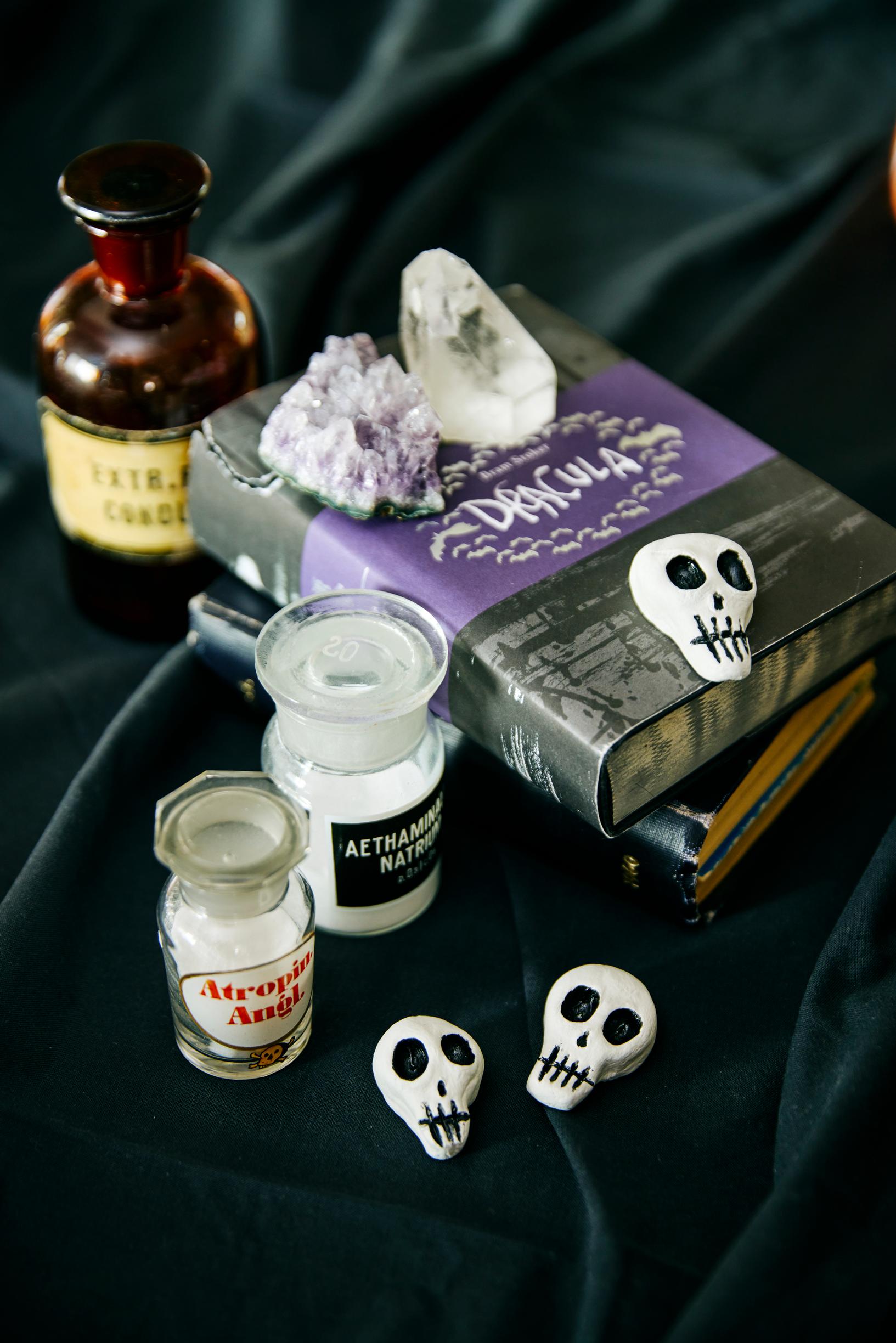 Skulls as decorations.