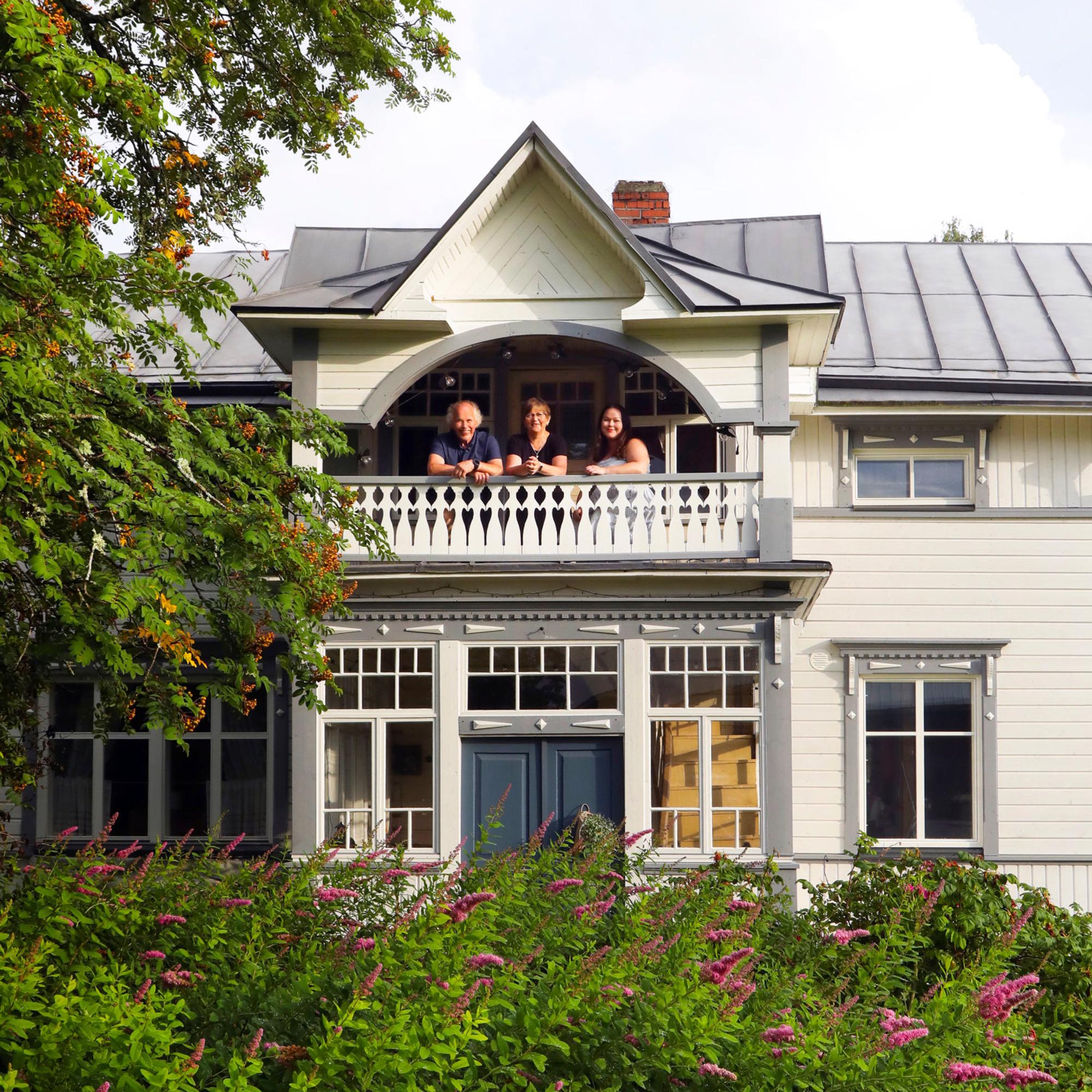 New life for a Finnish villa: great-grandfather’s rocking chair and a stately oven take center stage