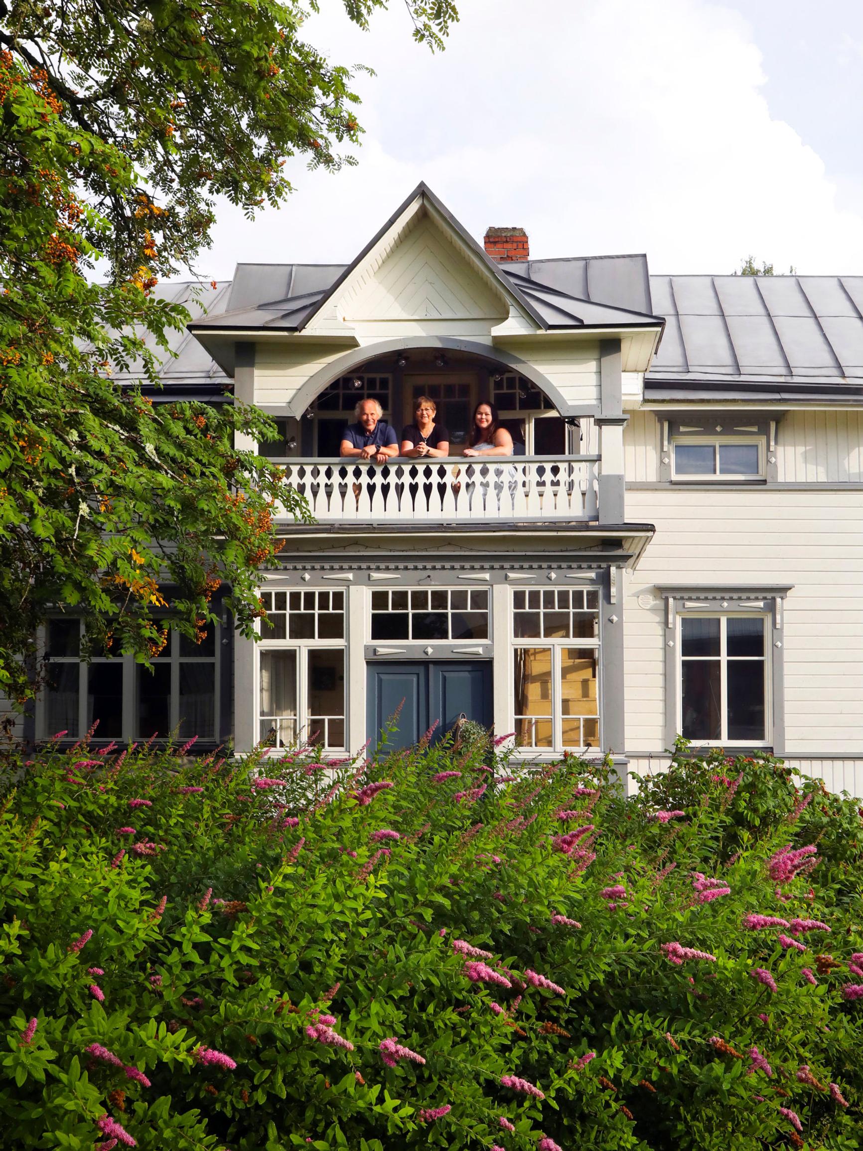 New life for a Finnish villa: great-grandfather’s rocking chair and a stately oven take center stage