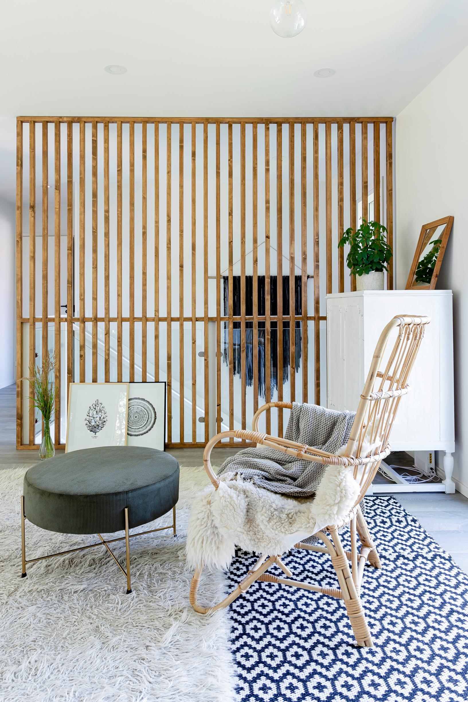 An airy slatted wall that divides space