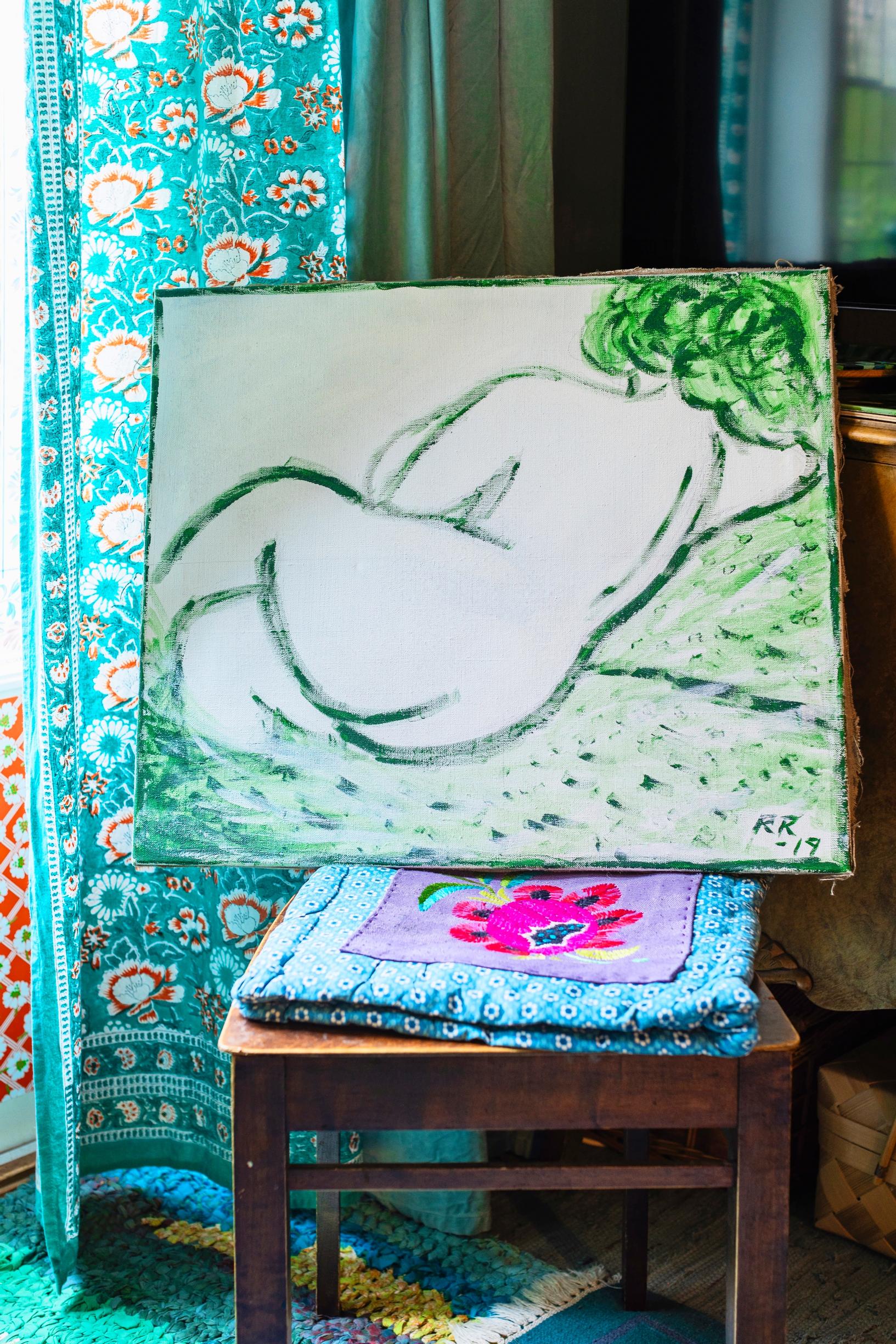 Green‑toned painting of a woman