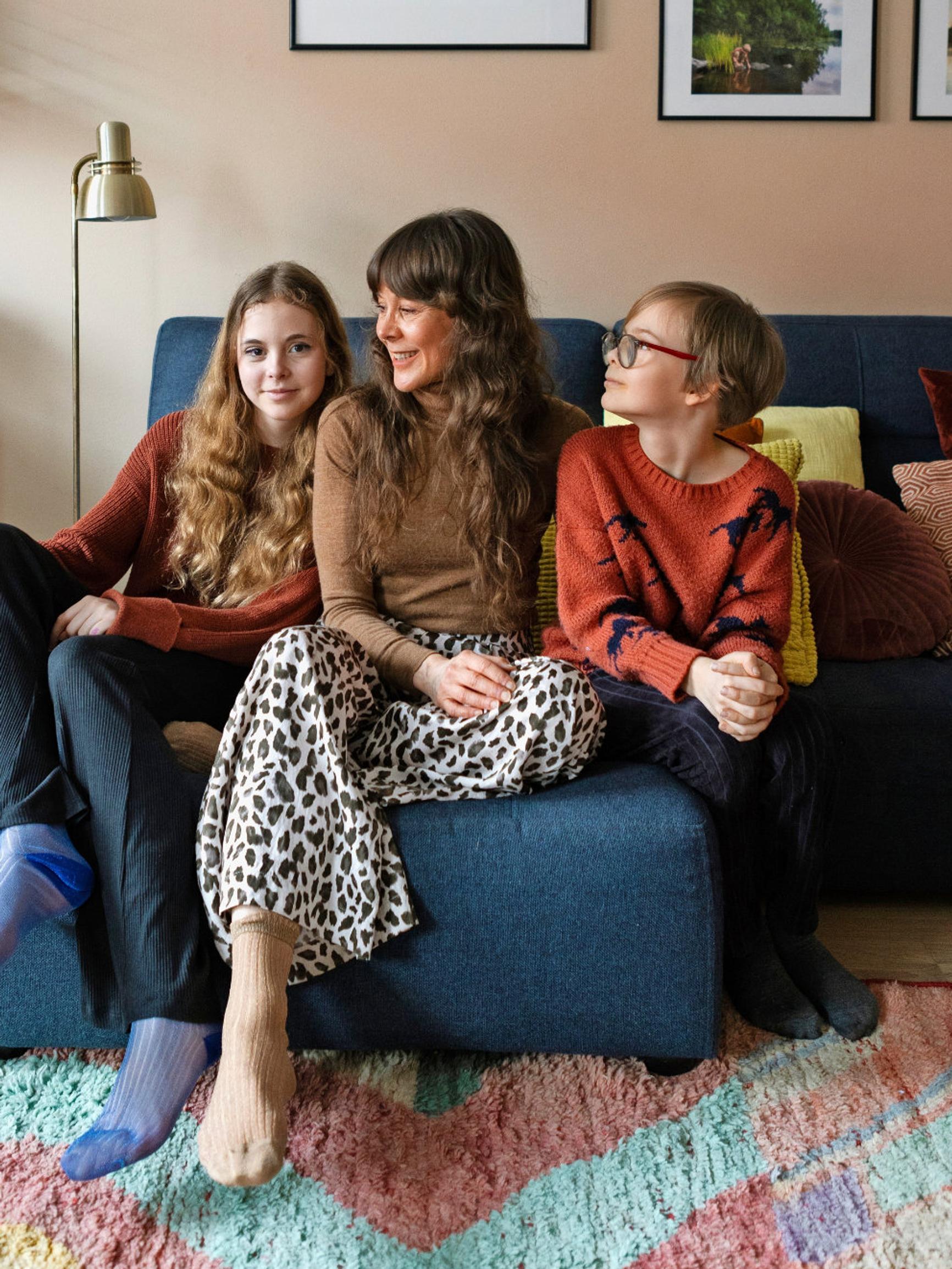 In this apartment of a family of three, white isn’t an option: “We’ve never had a home with white walls”