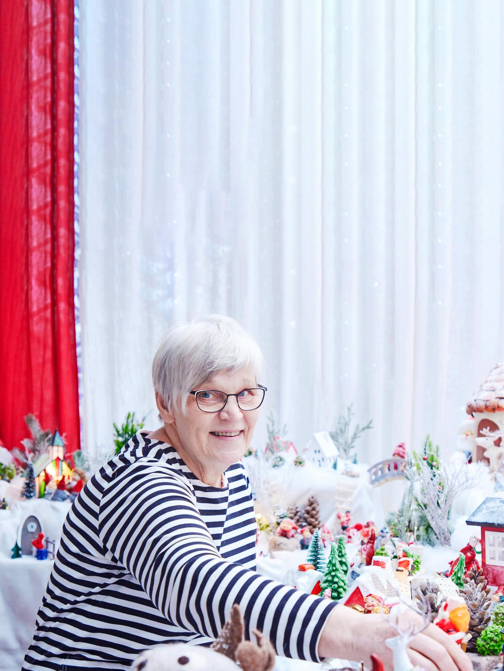 Riitta’s Christmas wonderland takes over the terrace: “The oldest elves date back 30 years”