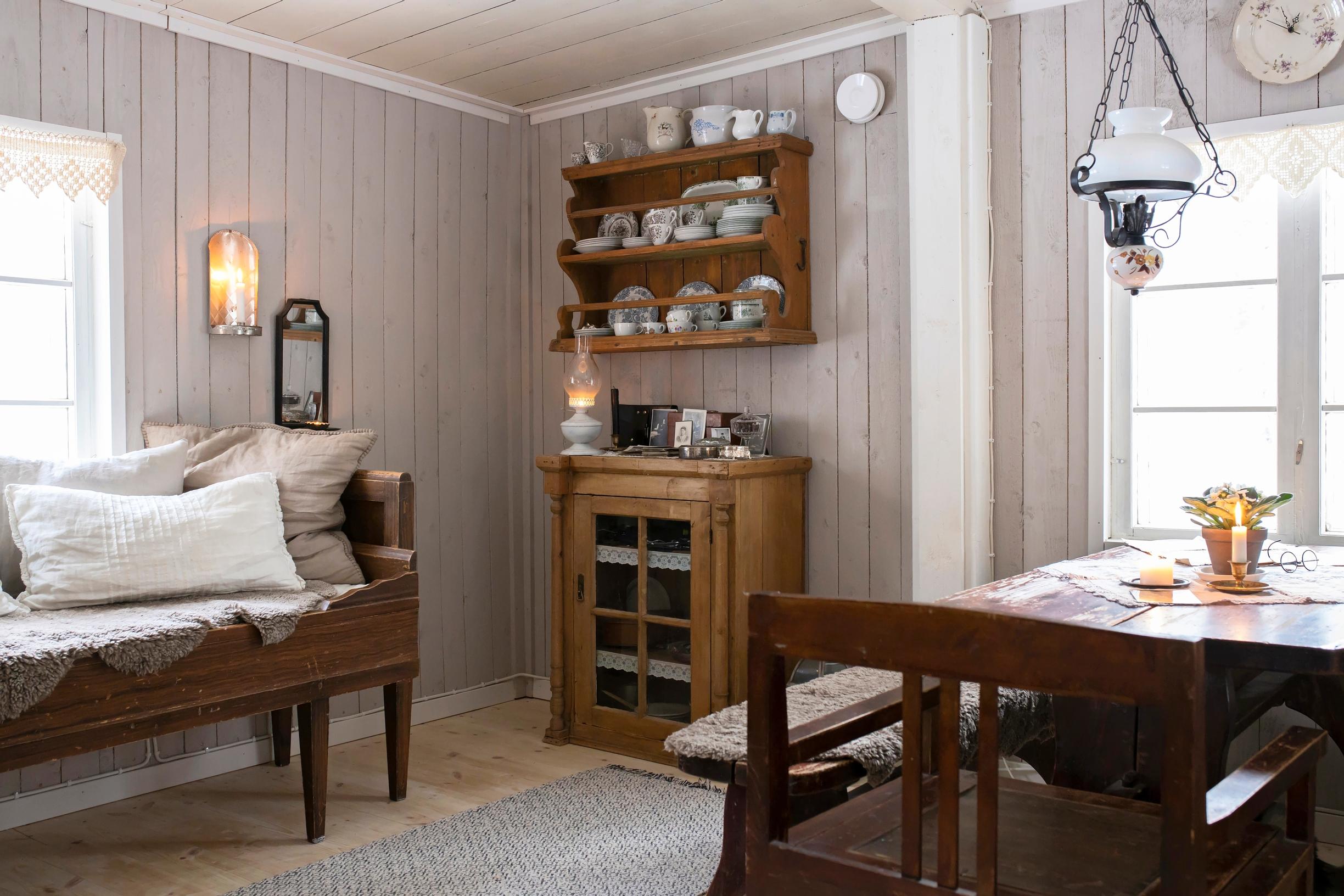 Pull-out sofa in the main room