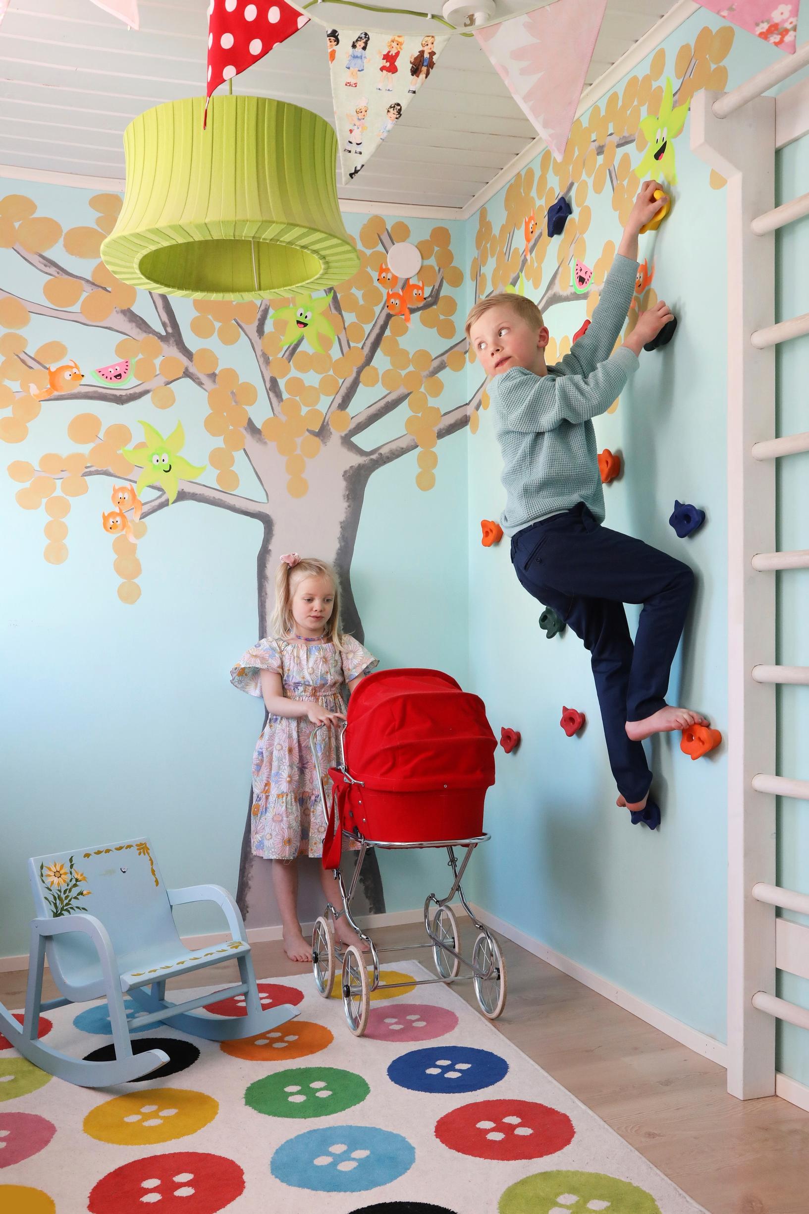 A wall mural painted by Marika.