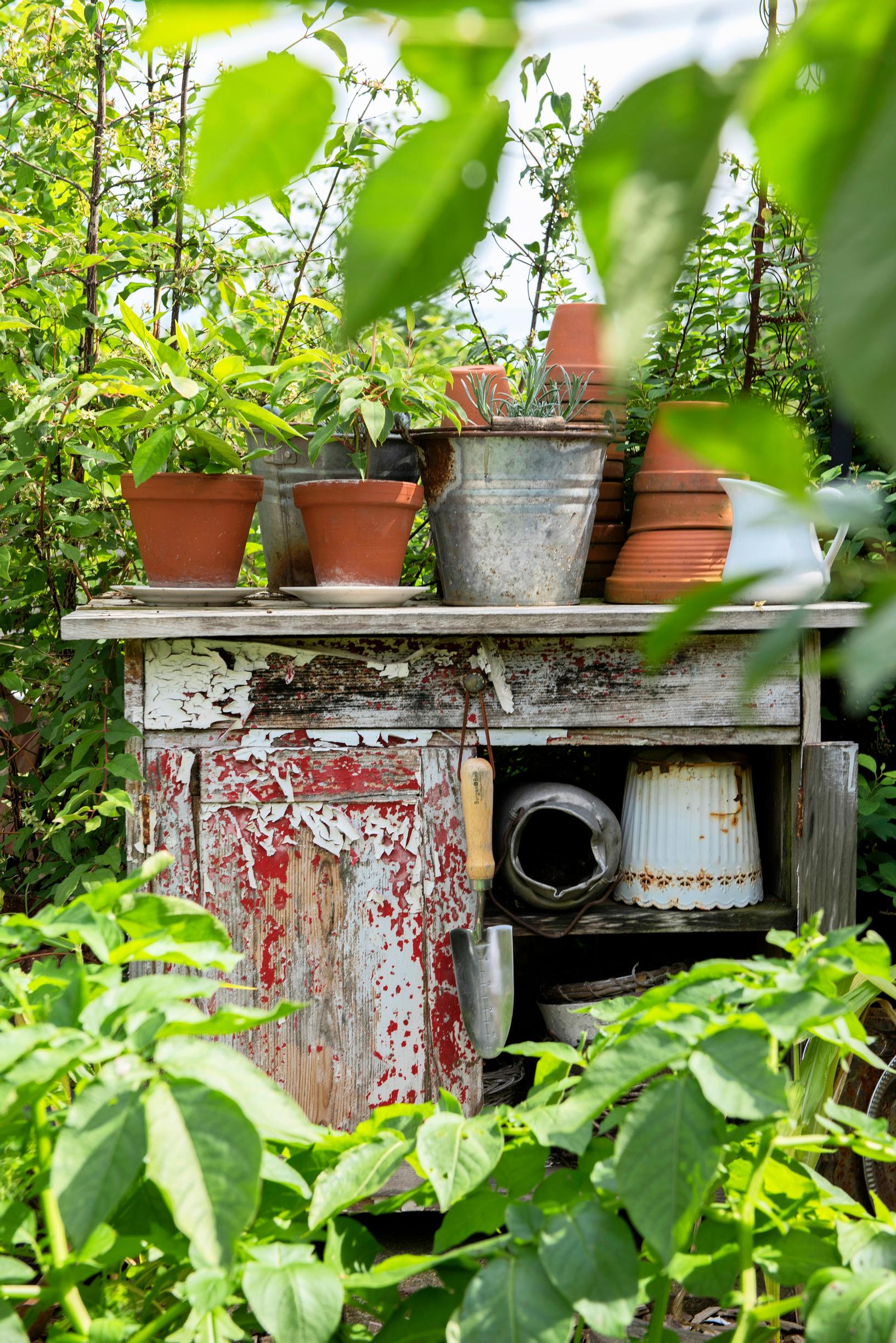There's a shabby-chic vibe in the kitchen corner