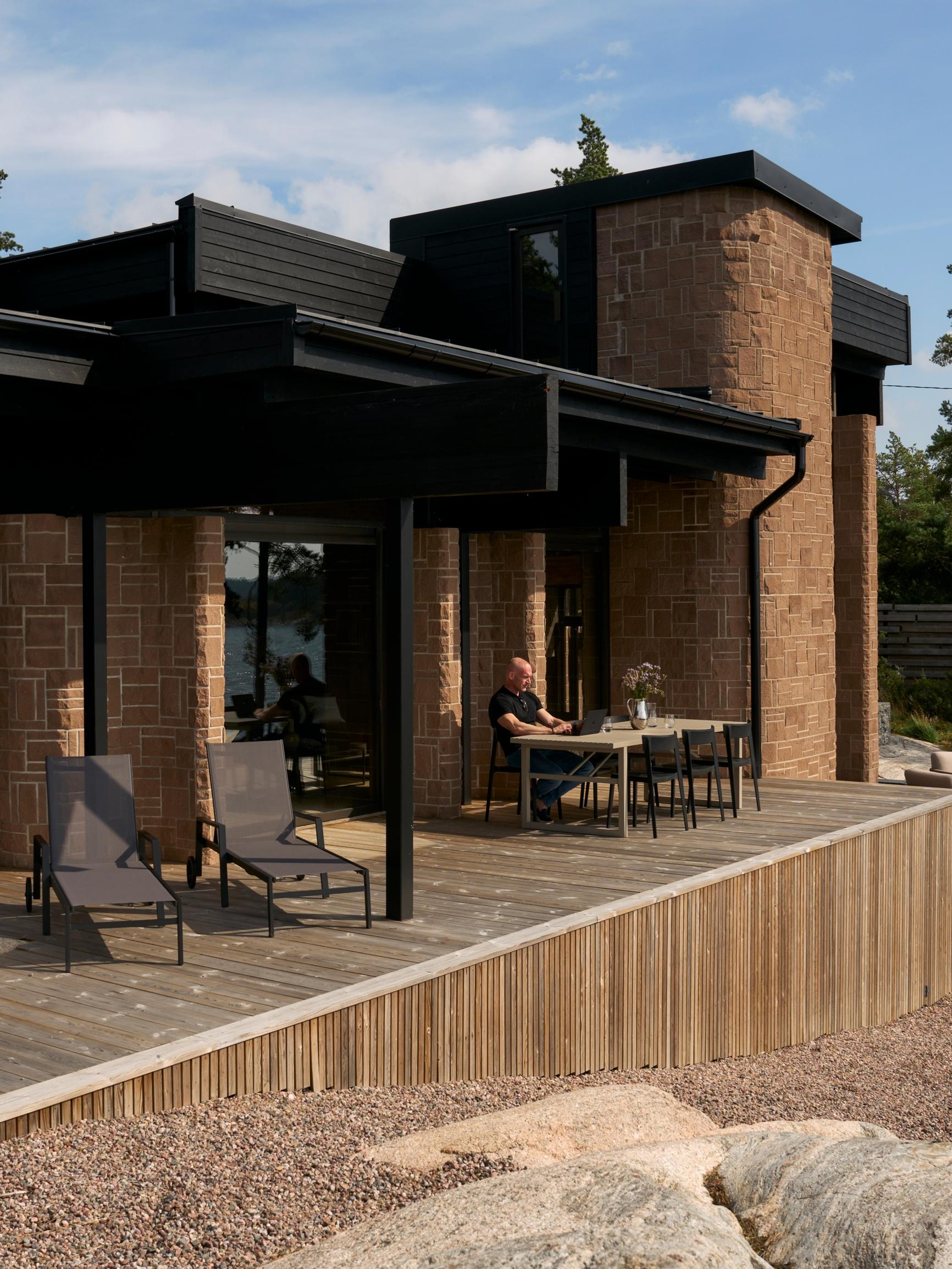 Unique villa in a rugged archipelago—Erkka’s family fell in love with the charm of a 1970s house