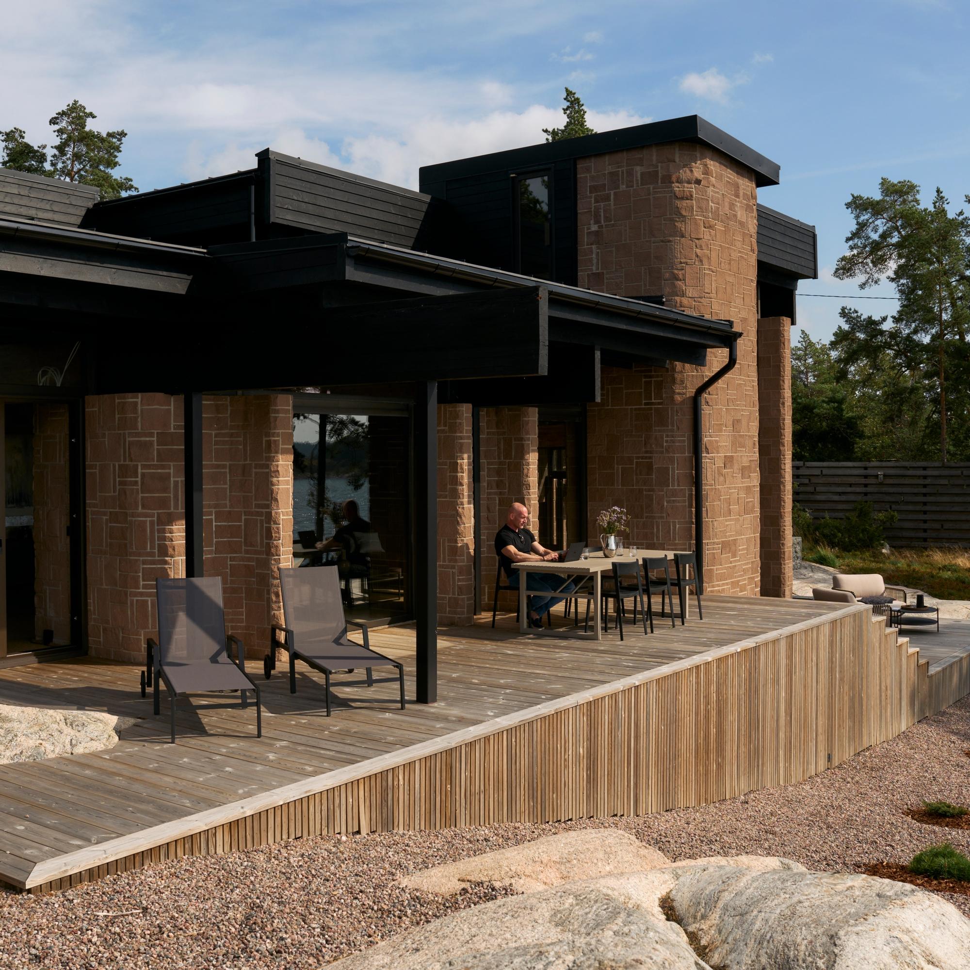 Unique villa in a rugged archipelago—Erkka’s family fell in love with the charm of a 1970s house