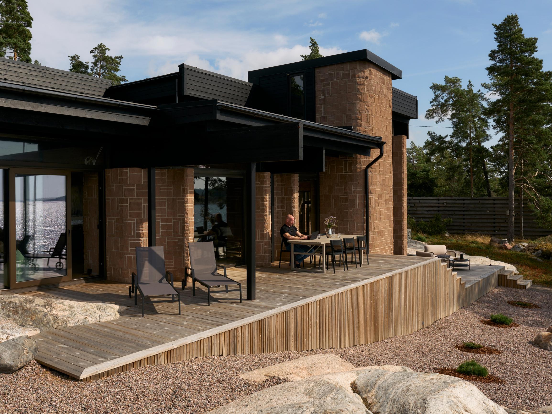 Unique villa in a rugged archipelago—Erkka’s family fell in love with the charm of a 1970s house