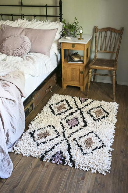 Rug from old clothes: DIY upcycled rug tutorial | Kotona Living