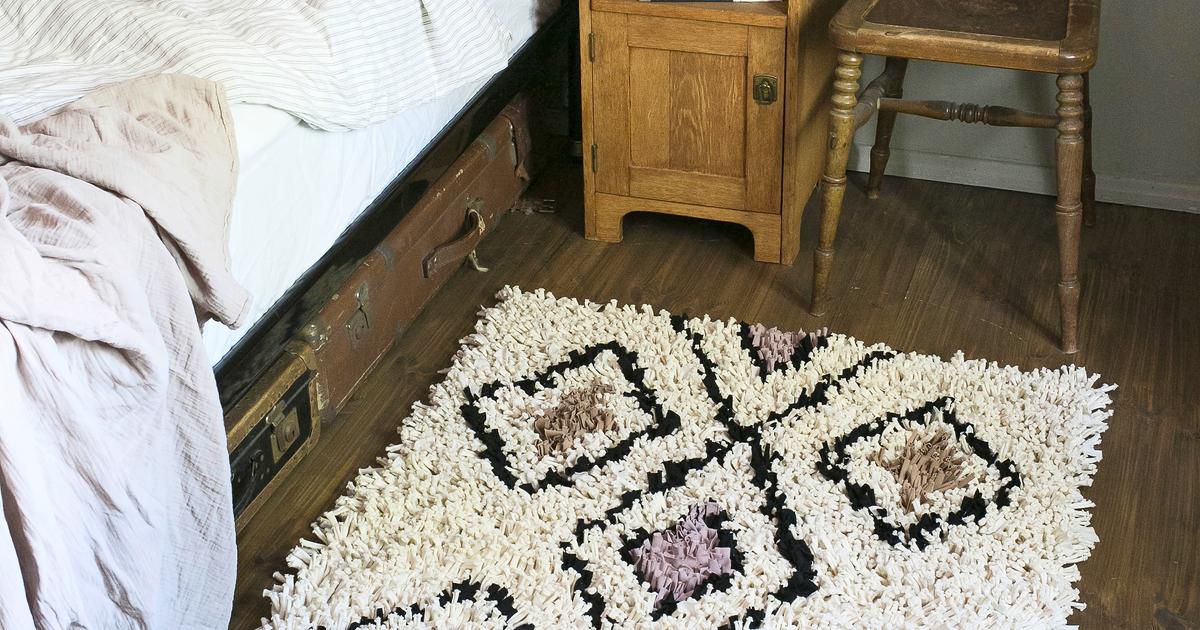 Rug from old clothes: DIY upcycled rug tutorial | Kotona Living