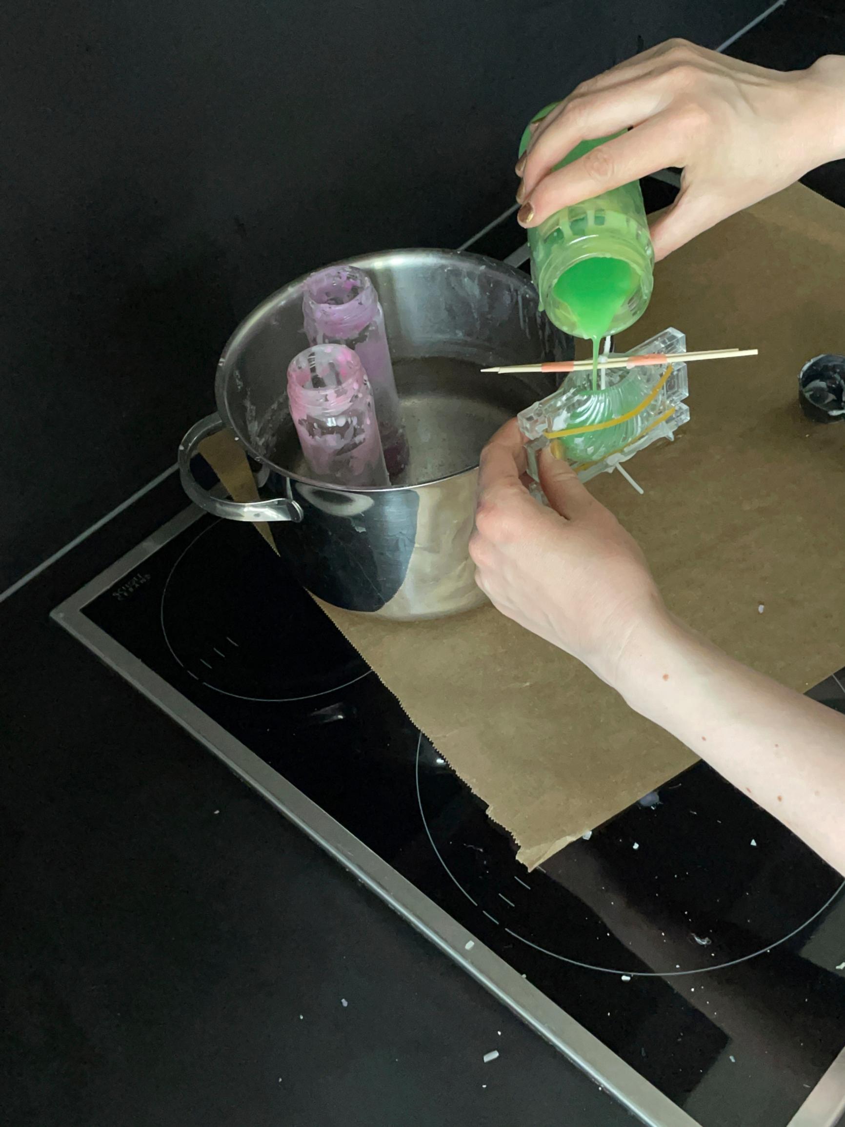 Filling the mold with wax