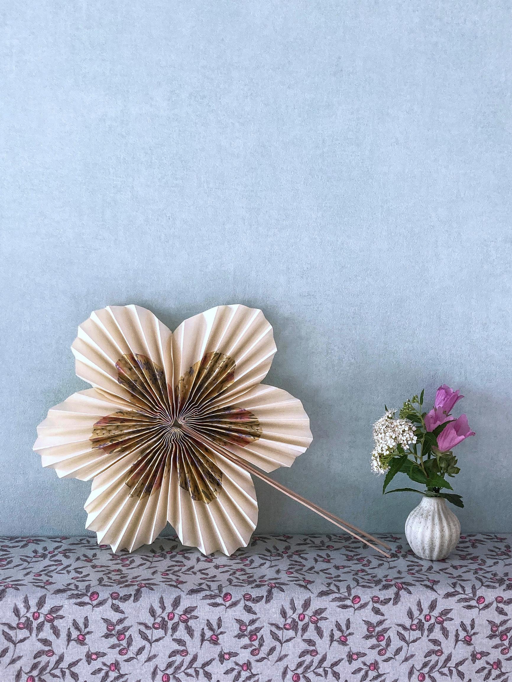 The photo shows the finished fan.
