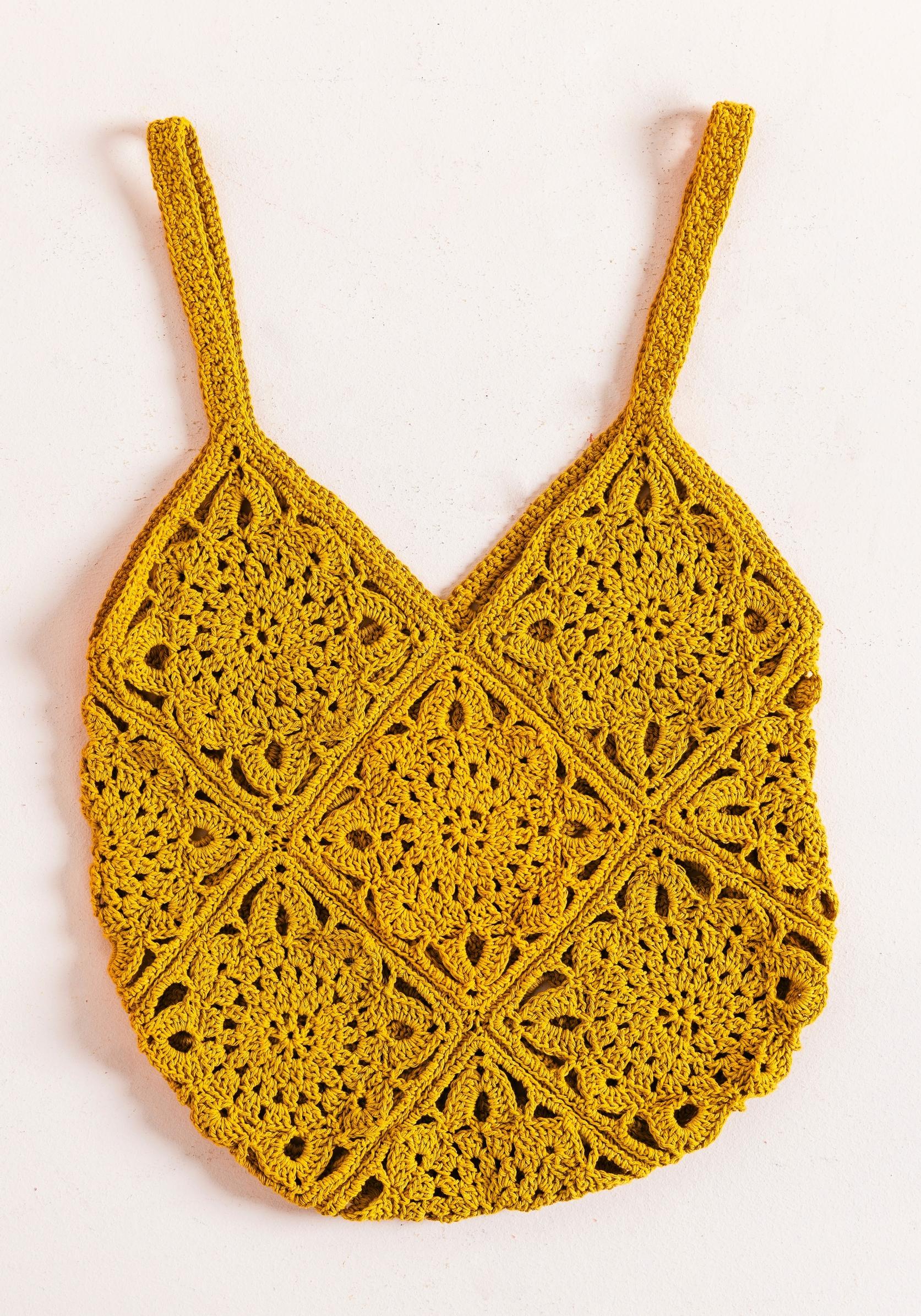 A bag crocheted from Dahlia squares