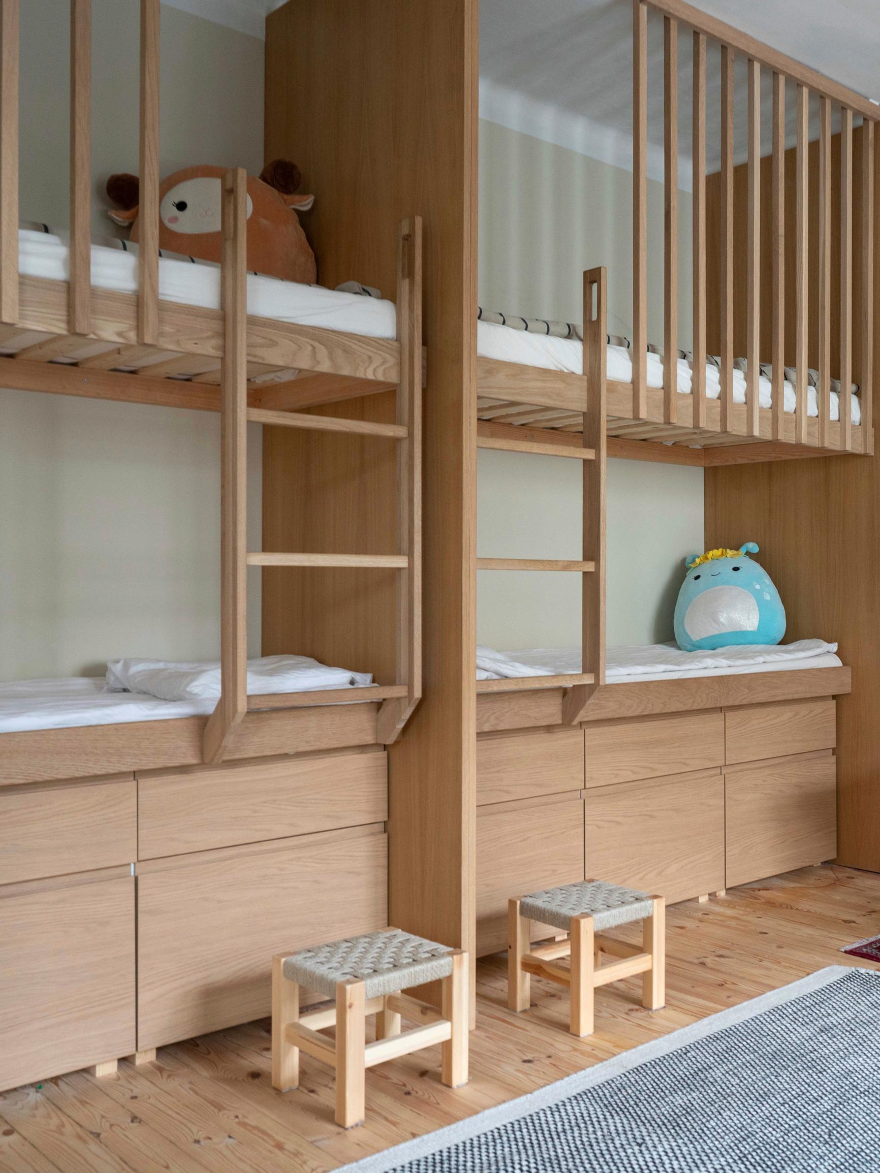 Wow, a four-person bunk bed! This couple’s clever idea created more space in their one-bedroom apartment