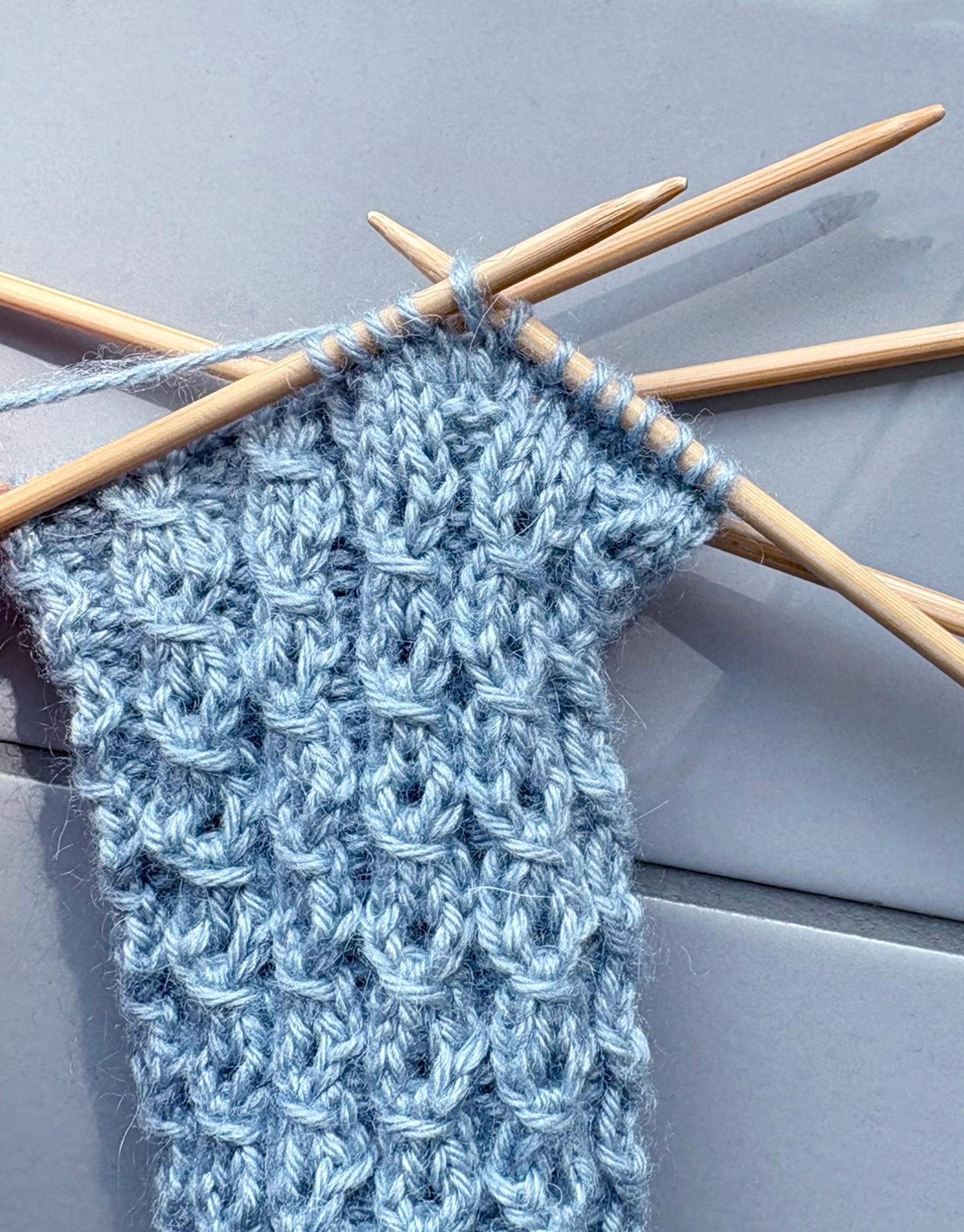 Thumb gusset increase, step 2