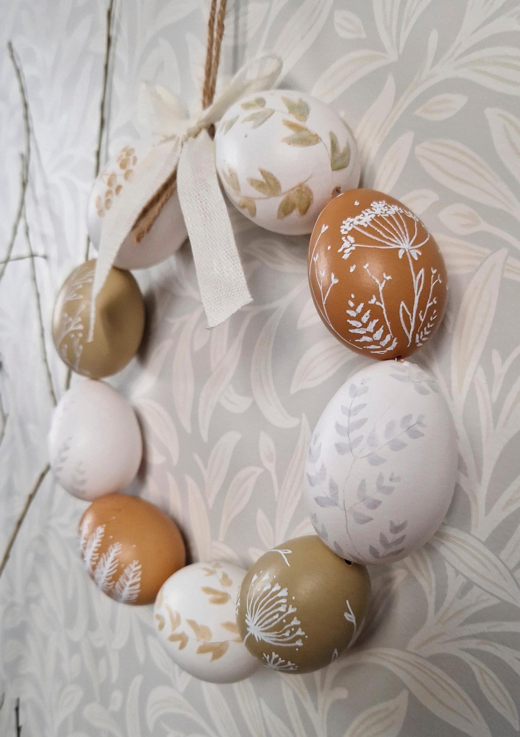 Egg wreath from the side