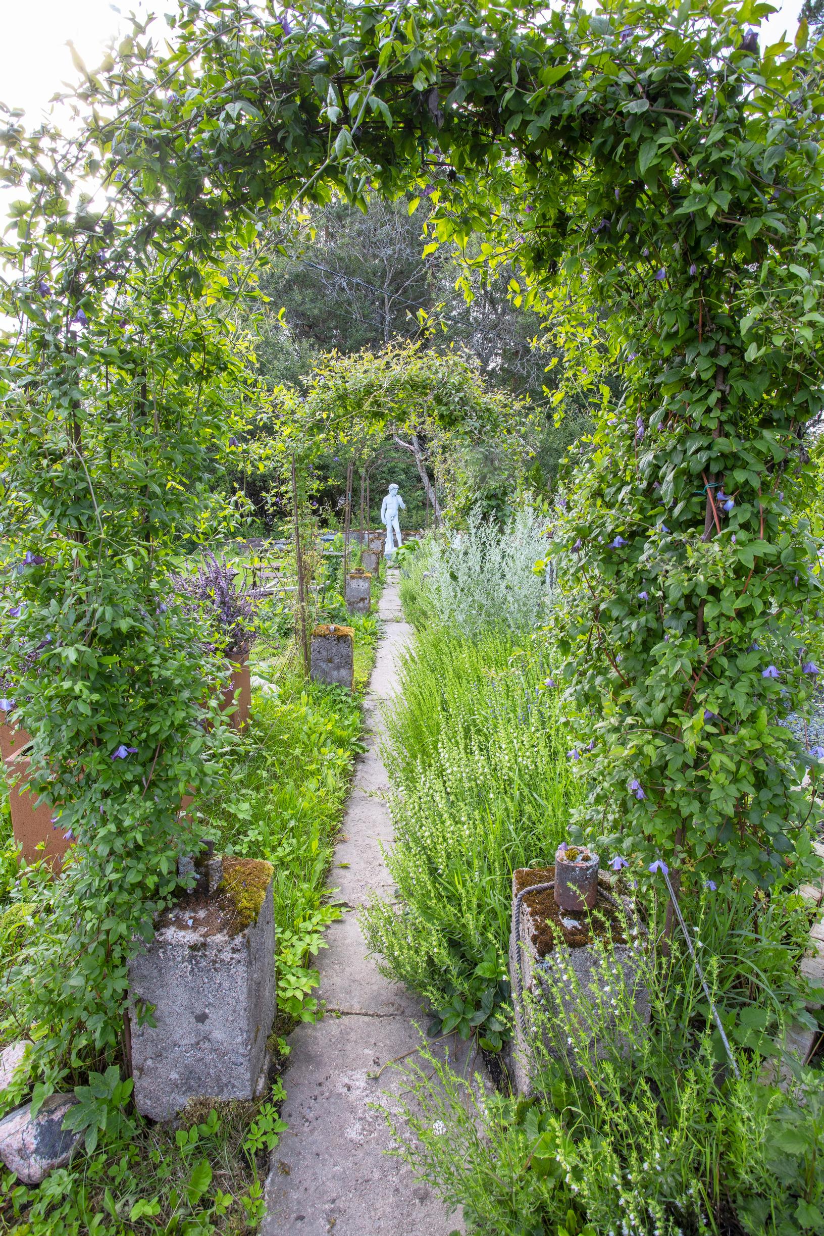 Michelangelo’s David statue is a playful sight in the garden