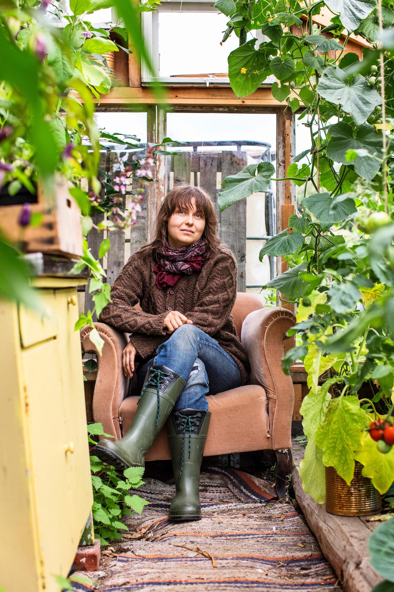 Stella Karlsson in the greenhouse