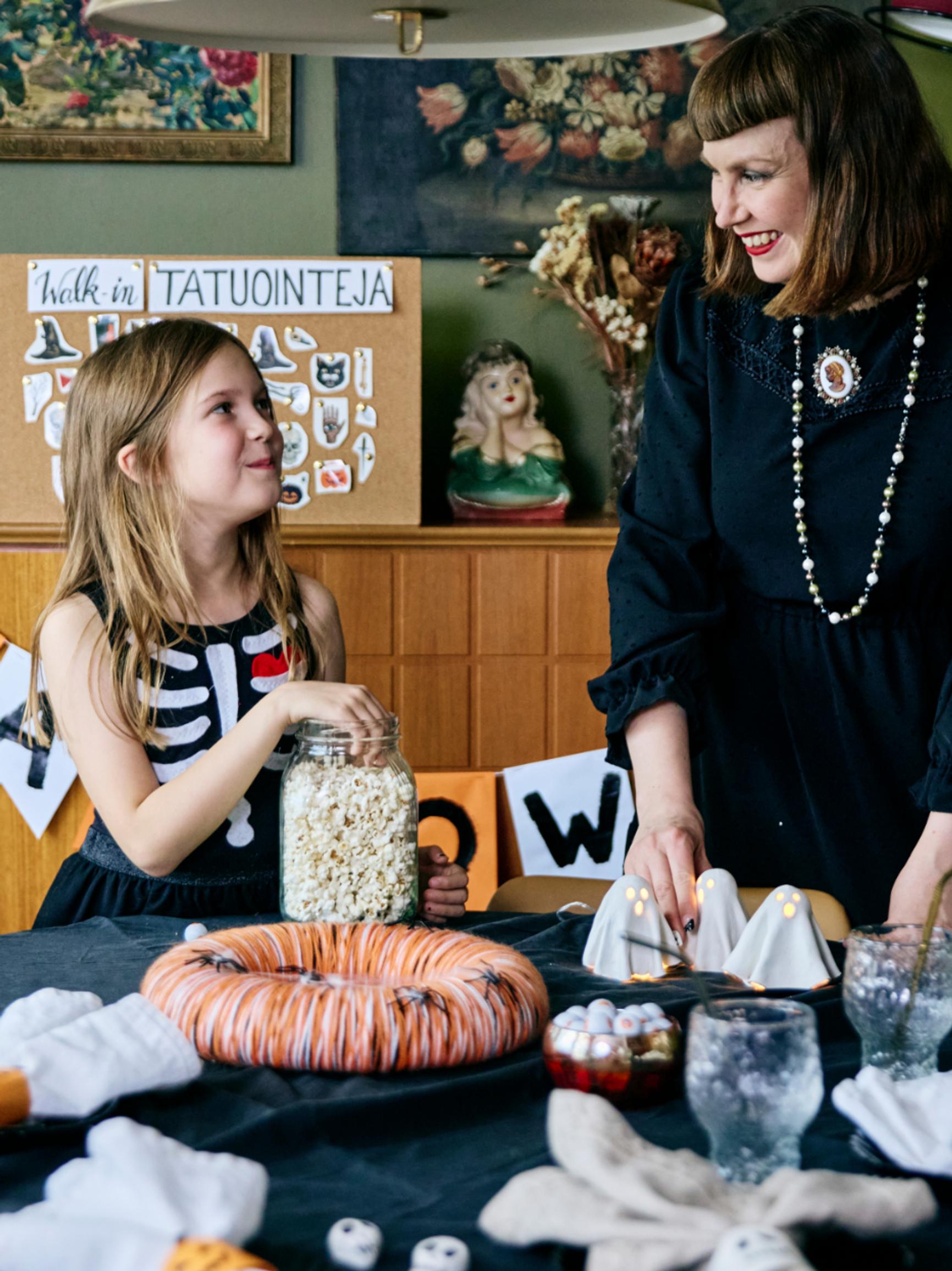 11 easy, budget-friendly Halloween decorations: tips from a thrifty Halloween lover!