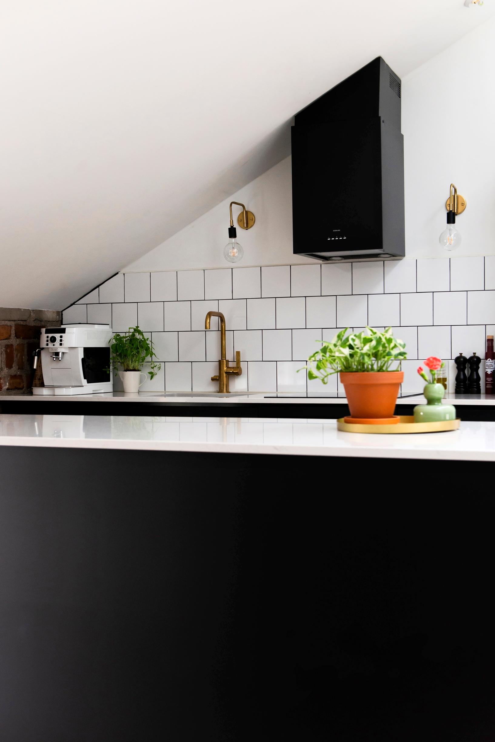 Photo of the black kitchen.