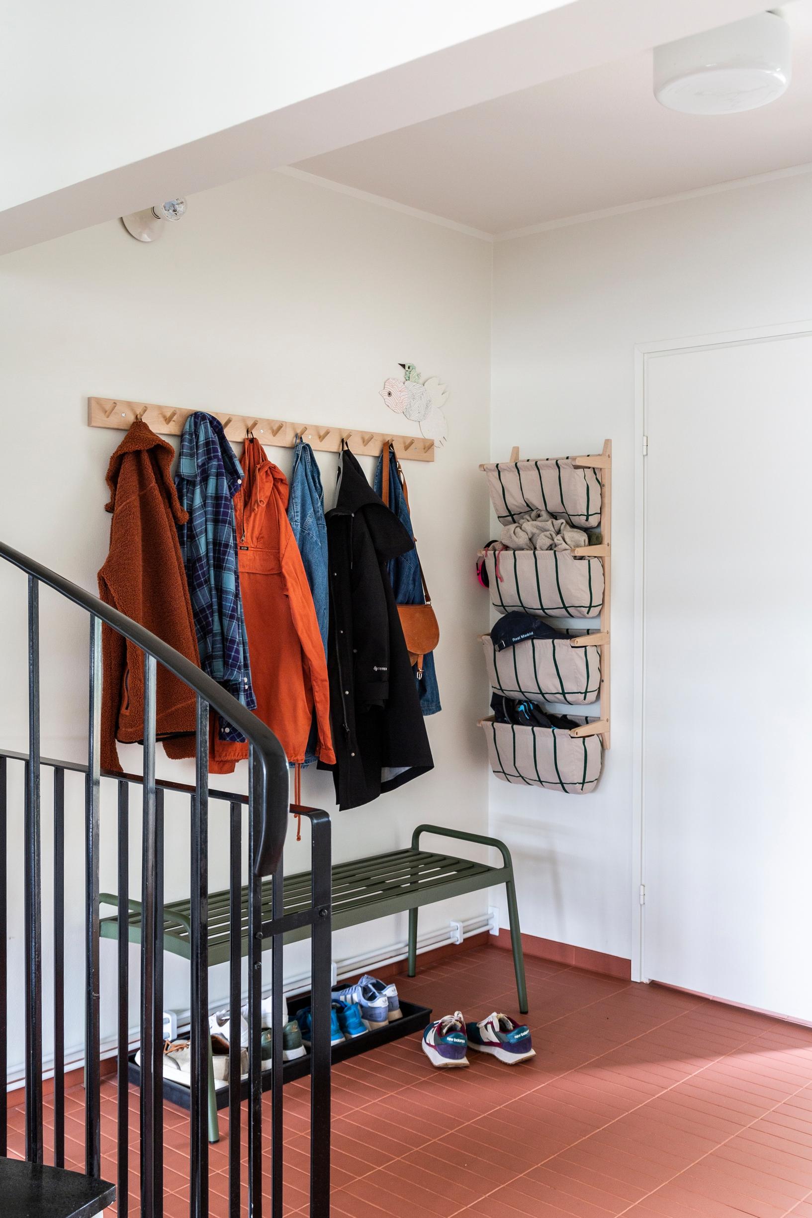 Coat rack and bench in the entryway