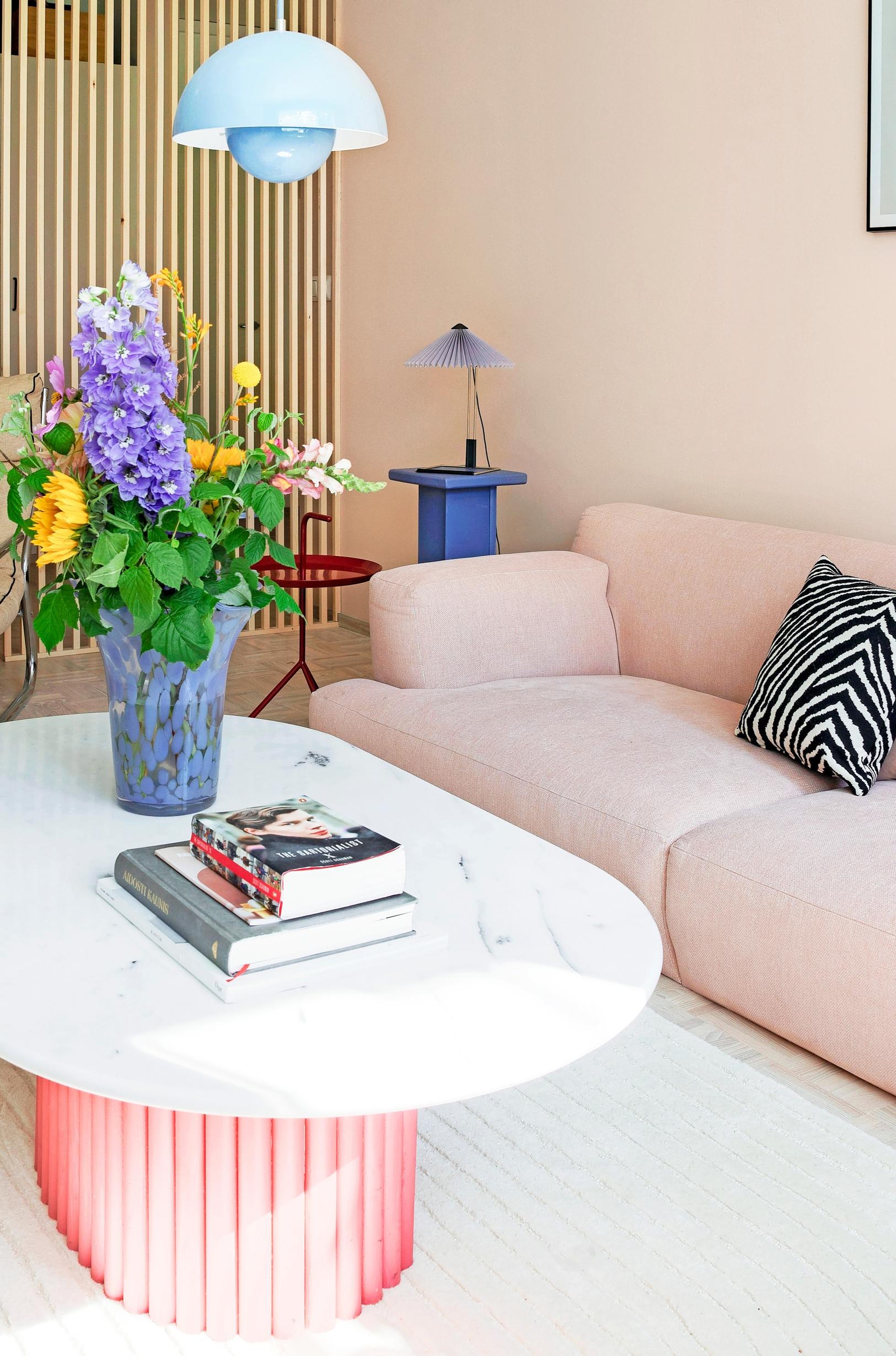The base of the marble-topped table is covered with dowels.
