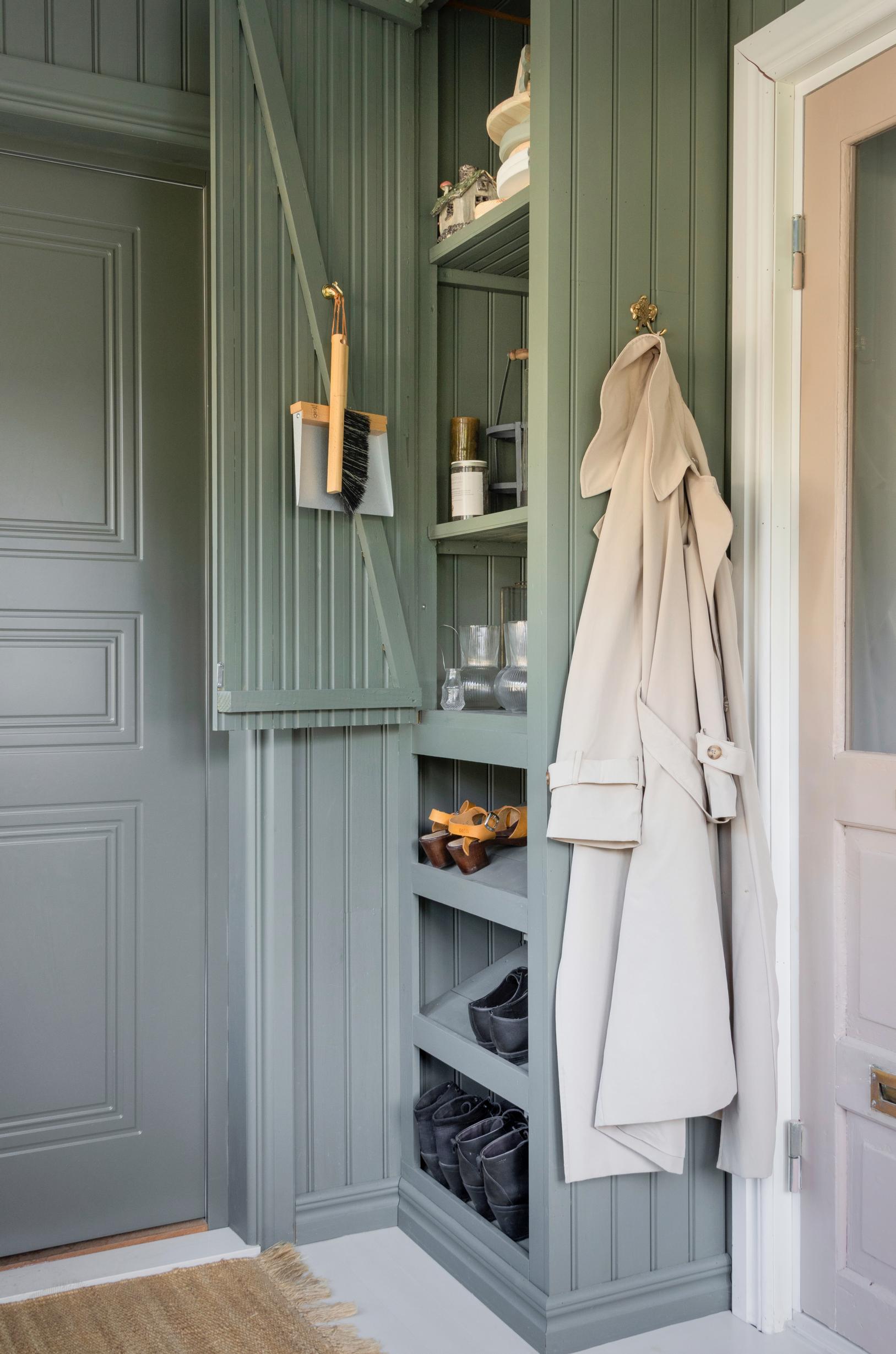 Build a DIY cabinet to keep shoes and small items tidy—step-by-step photos