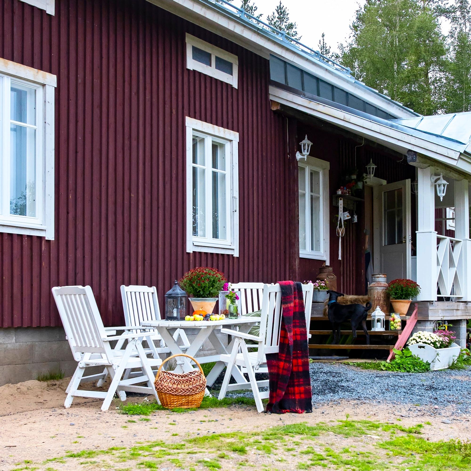 Old hat factory turned captivating cottage! Henna and Joni renovated a 19th-century log house into a restful retreat 