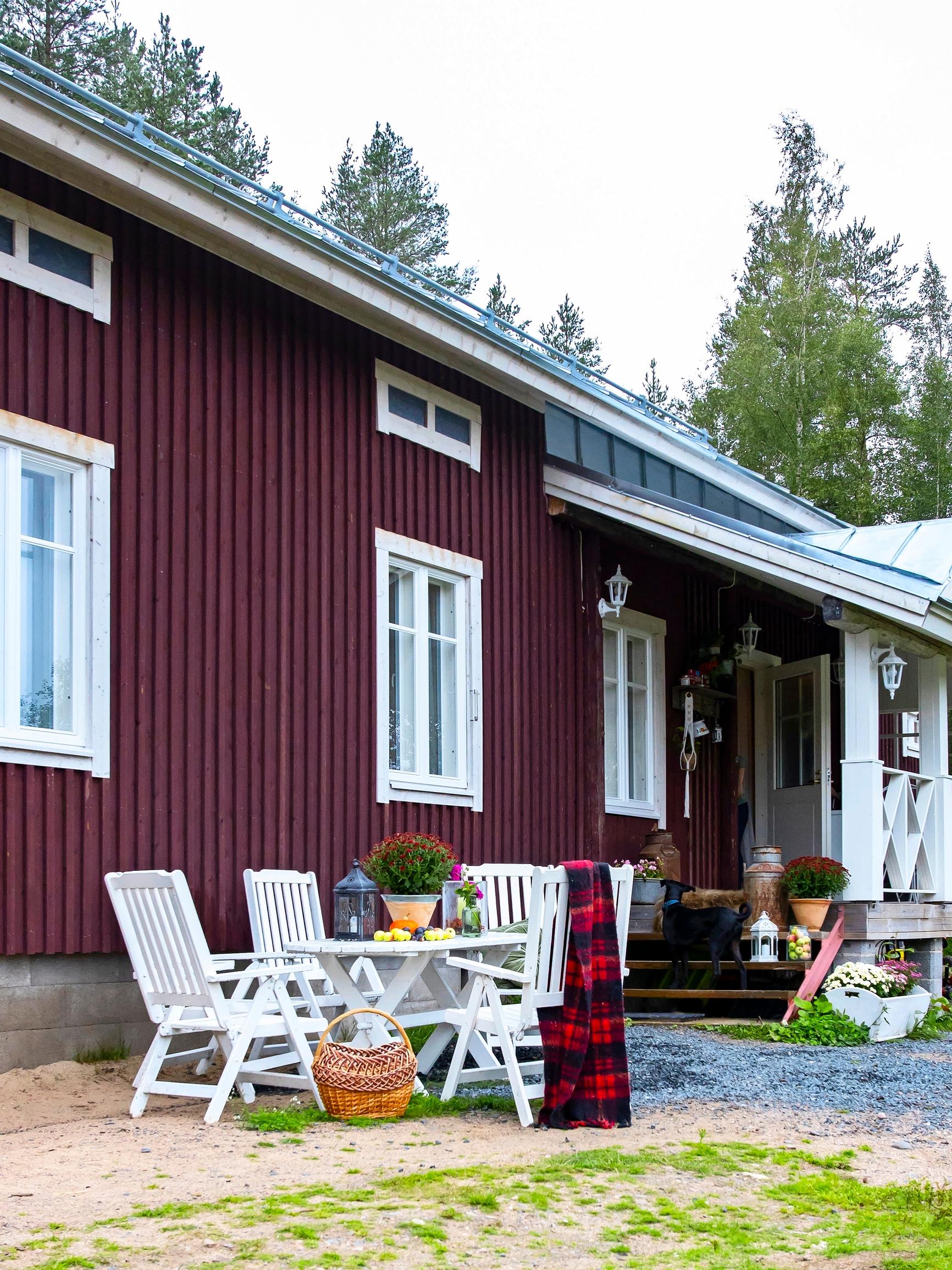 Old hat factory turned captivating cottage! Henna and Joni renovated a 19th-century log house into a restful retreat 