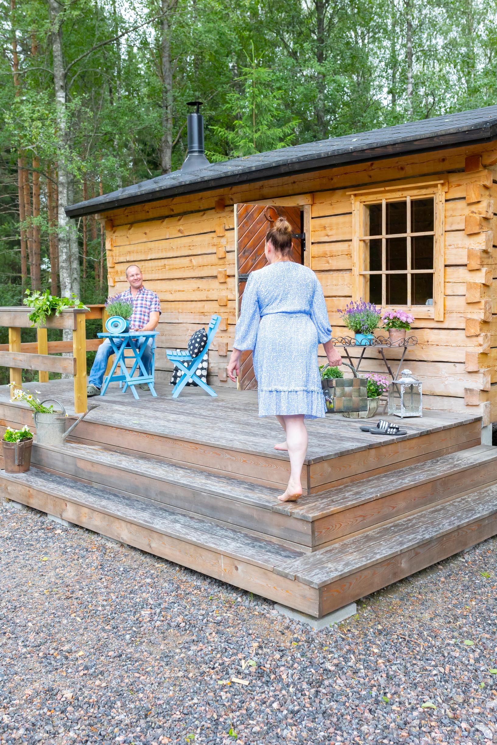 On the sauna cottage terrace in Sipoo, the Taavitsainens with turquoise garden chairs