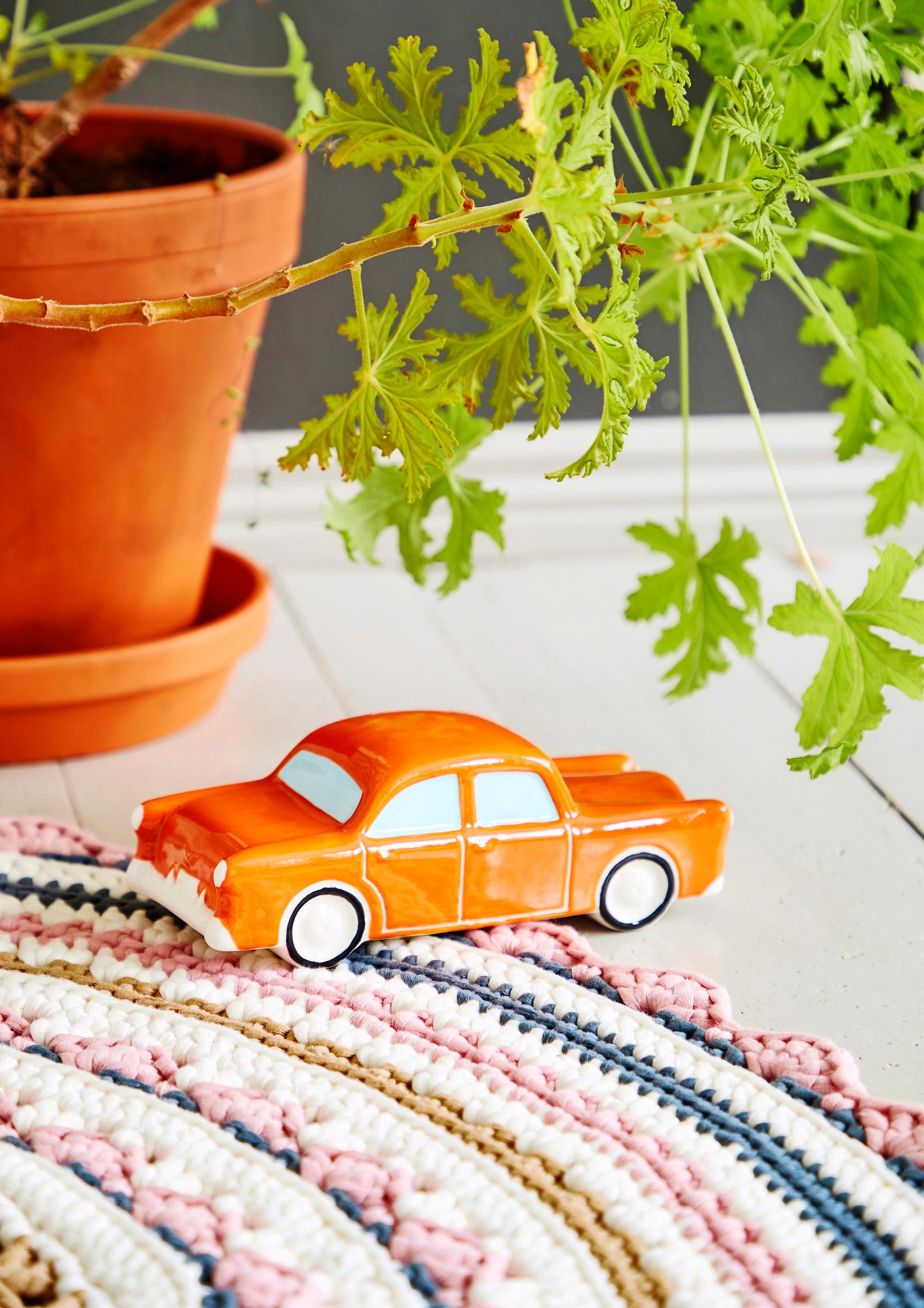 Crochet rug with T-shirt yarn