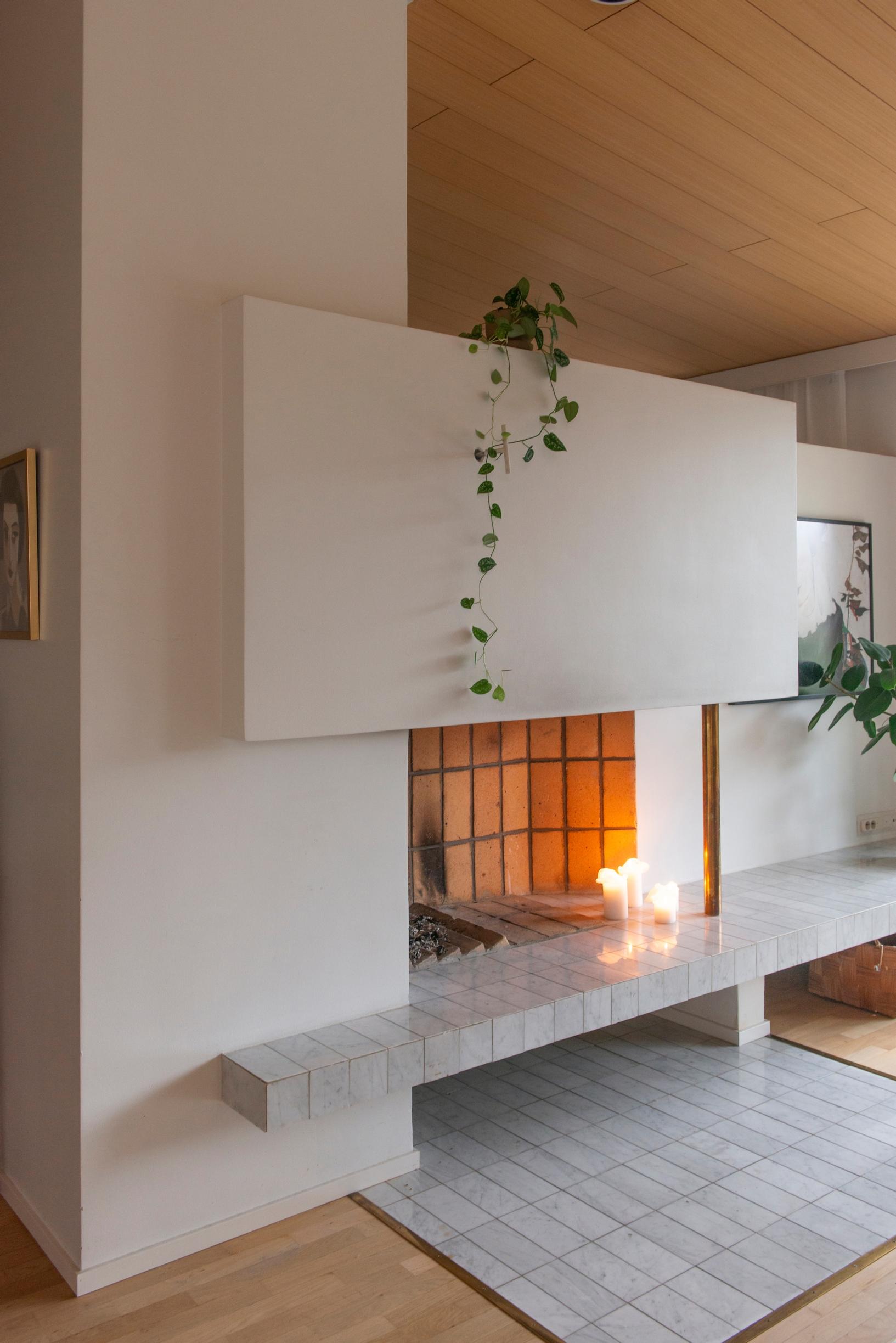 Image of a 1980s open fireplace.