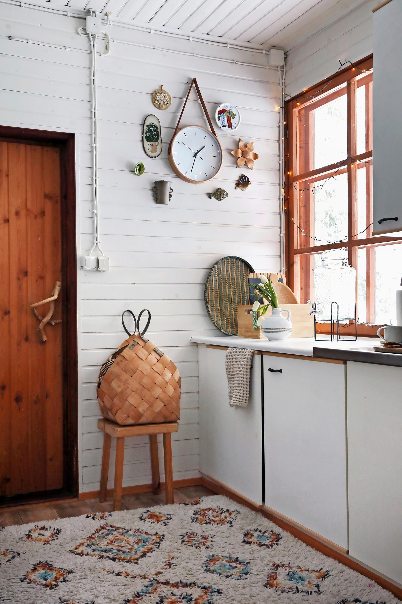 In Ulla Parviainen’s light-toned kitchen, a patterned rug extends across the floor.