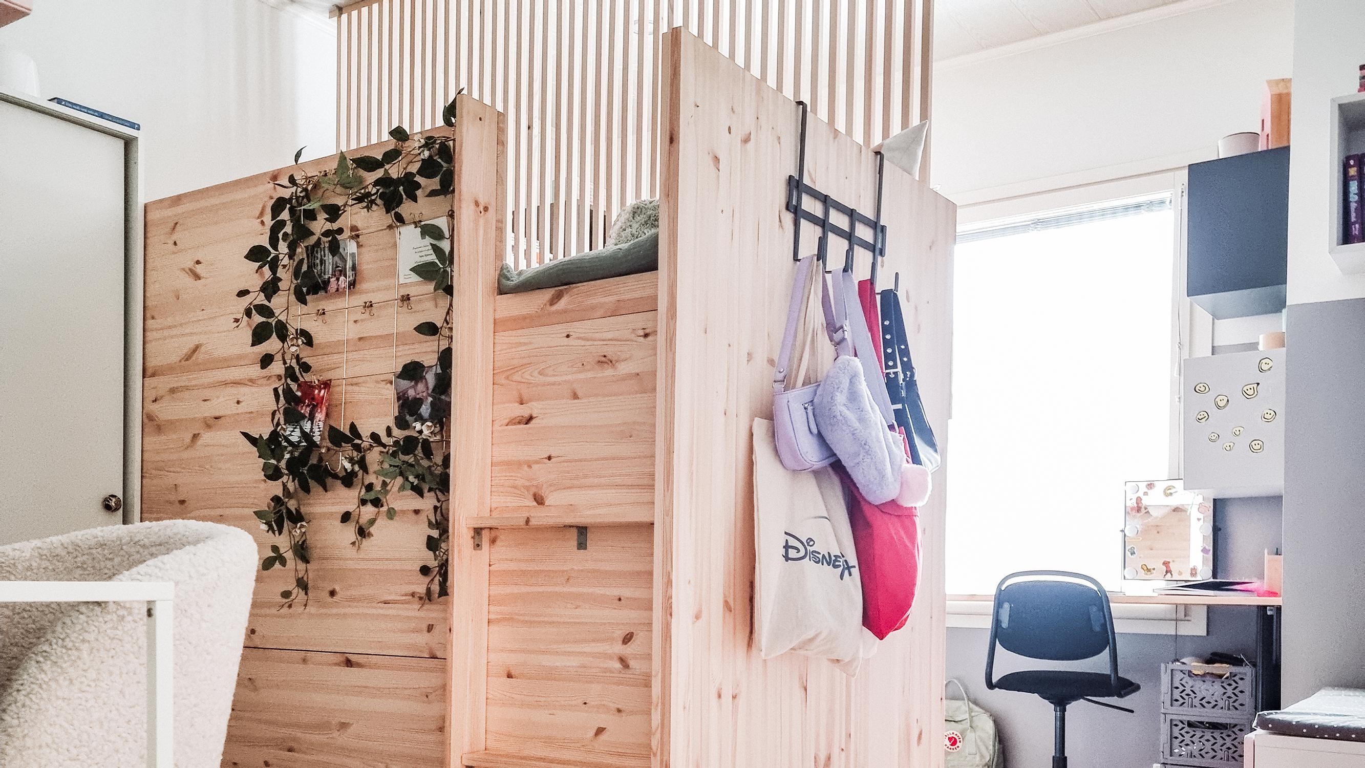 One kids’ room becomes two! Iina found a way to divide the schoolkids’ room with a customized bunk bed